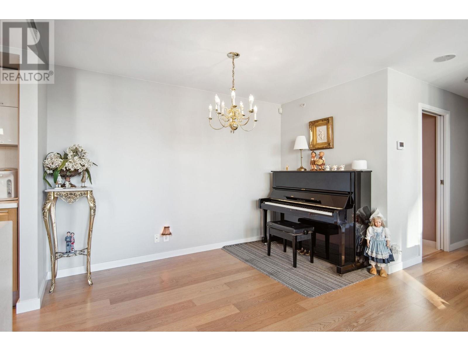 806 8 Smithe Mews, Vancouver, British Columbia  V6B 0A5 - Photo 8 - R2955892
