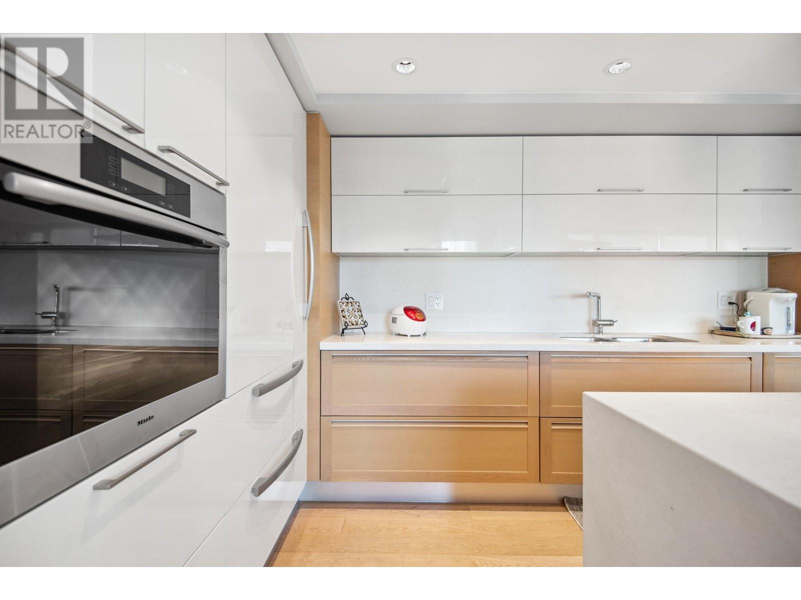 806 8 Smithe Mews, Vancouver, British Columbia  V6B 0A5 - Photo 10 - R2955892