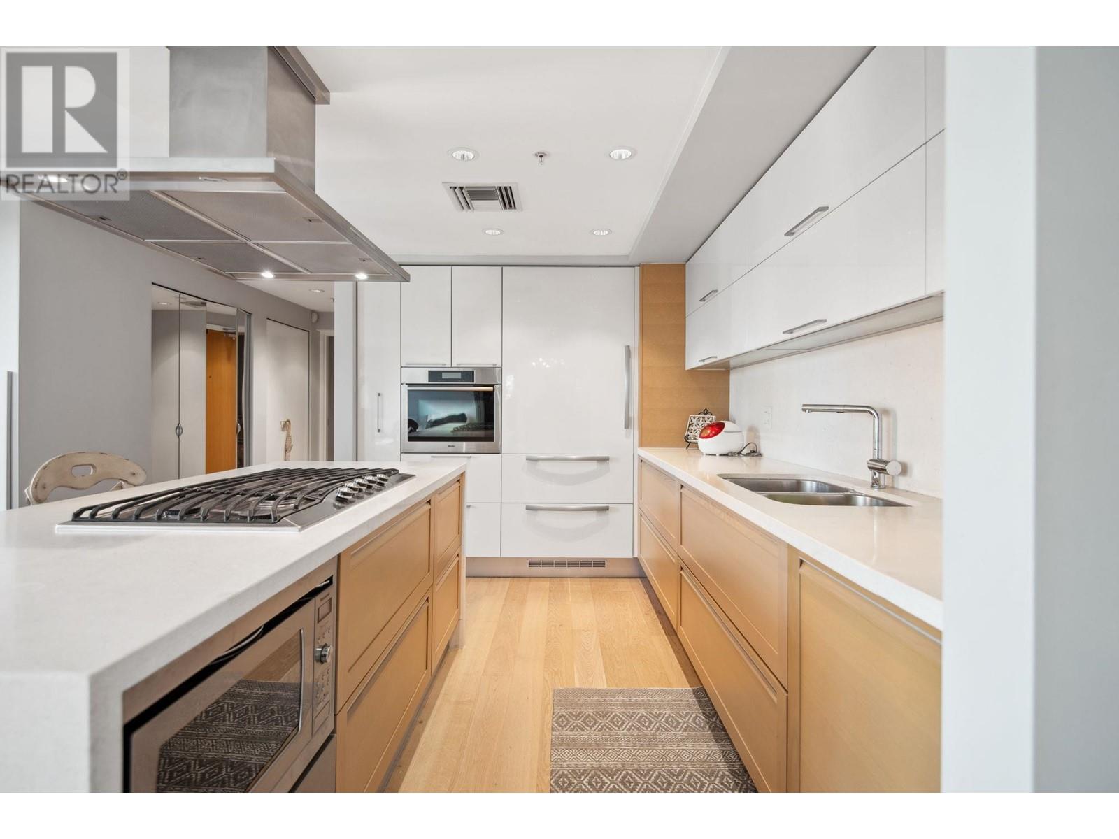 806 8 Smithe Mews, Vancouver, British Columbia  V6B 0A5 - Photo 9 - R2955892