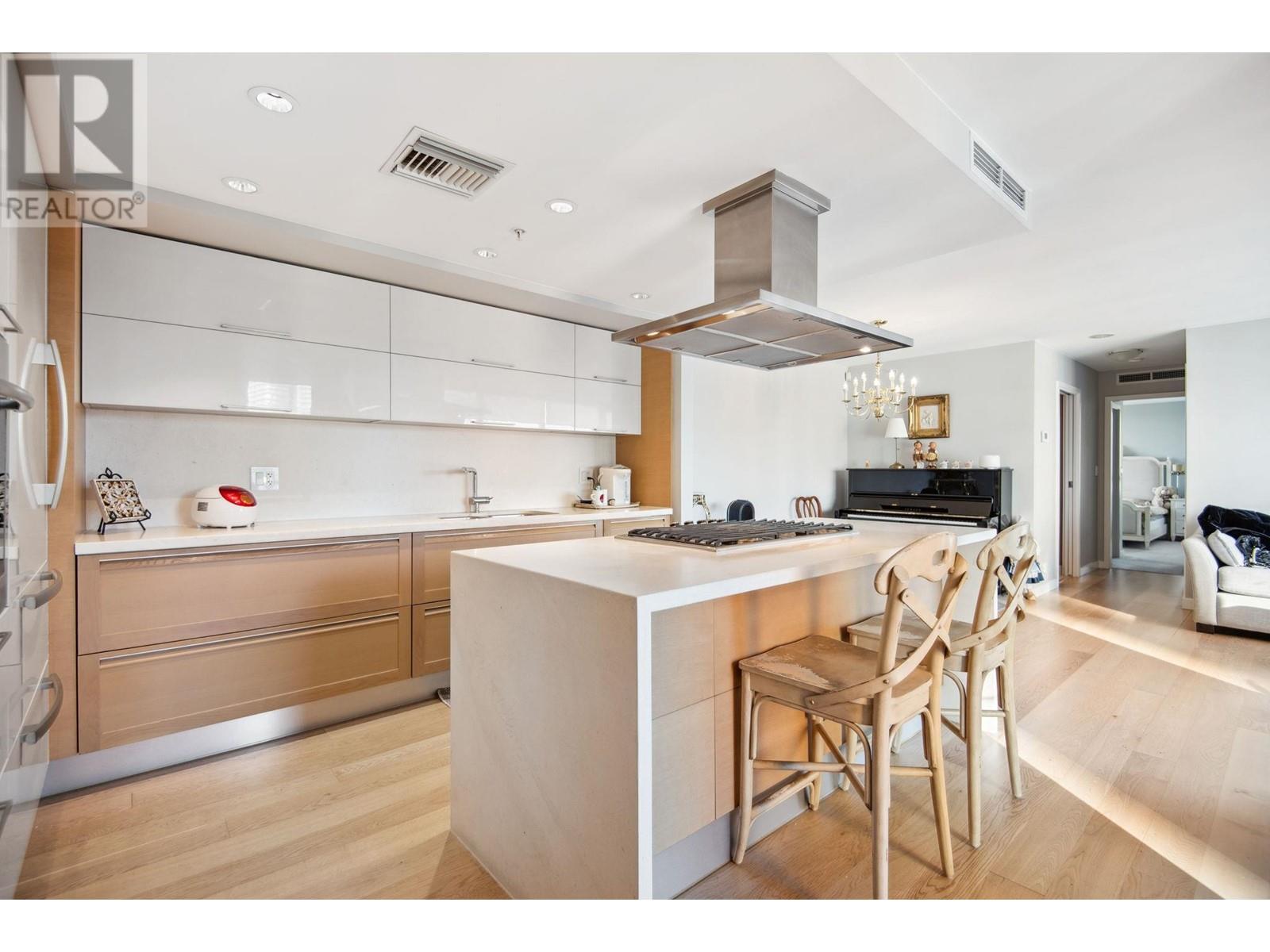 806 8 Smithe Mews, Vancouver, British Columbia  V6B 0A5 - Photo 11 - R2955892