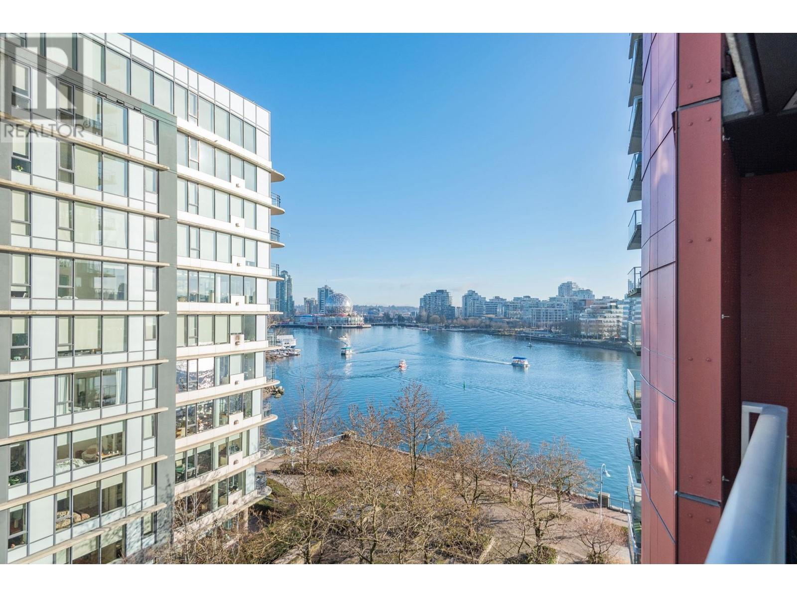 806 8 Smithe Mews, Vancouver, British Columbia  V6B 0A5 - Photo 2 - R2955892