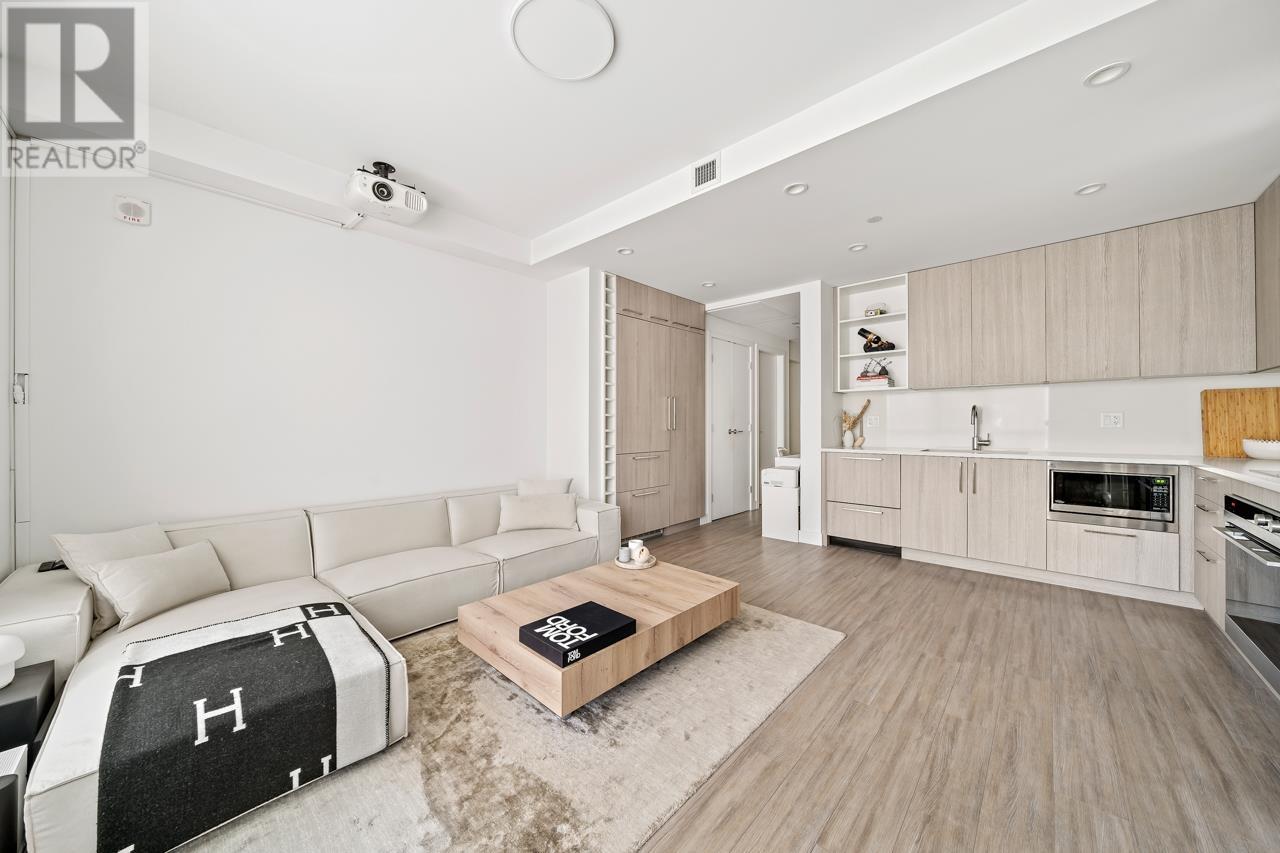 114 733 E 3rd Street, North Vancouver, British Columbia V7L 1G8 - Photo 1 - R2956212