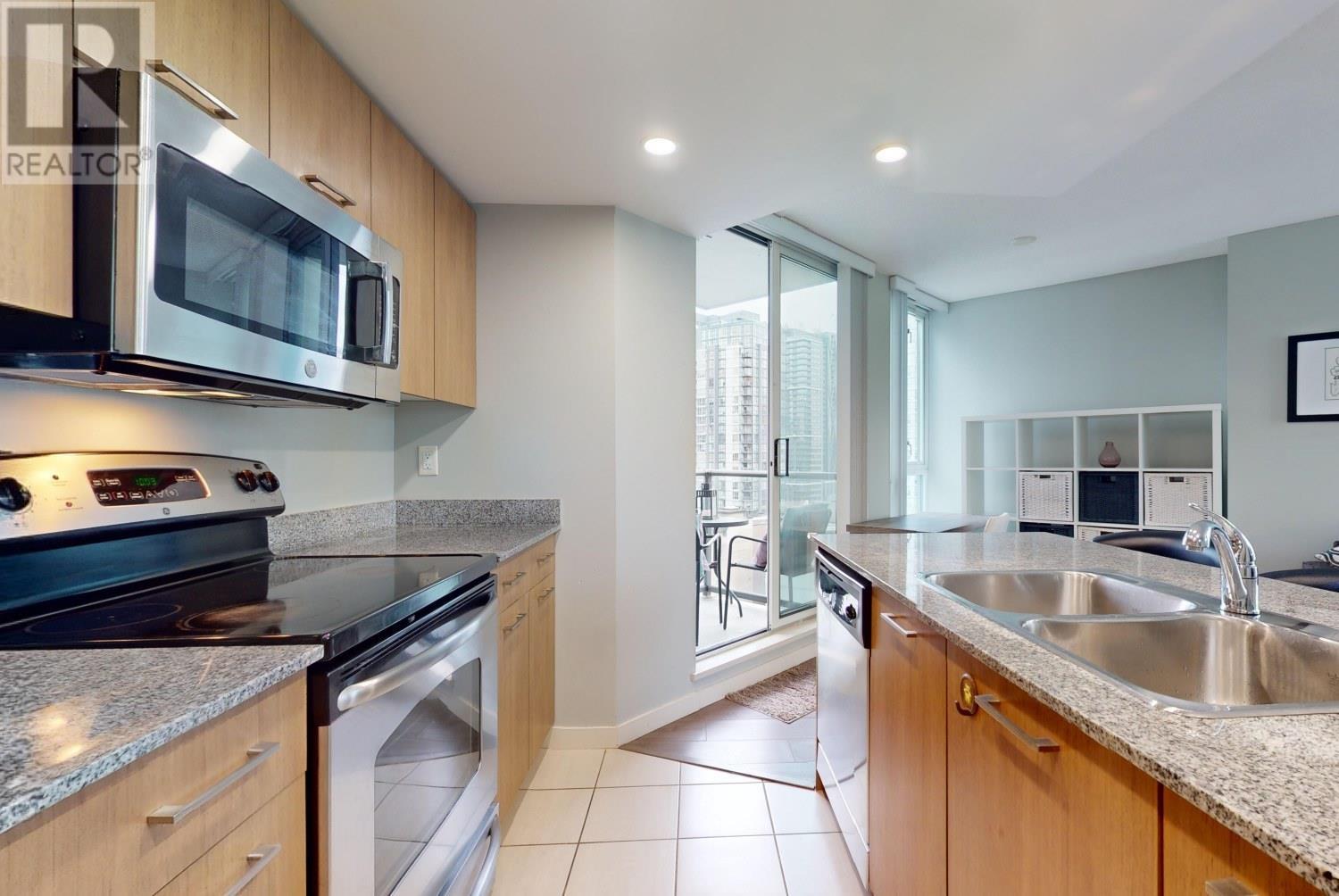 1209 1212 HOWE STREET