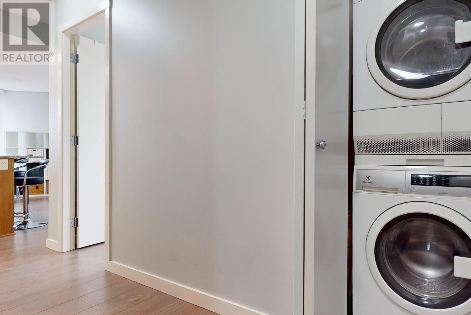 1209 1212 HOWE STREET