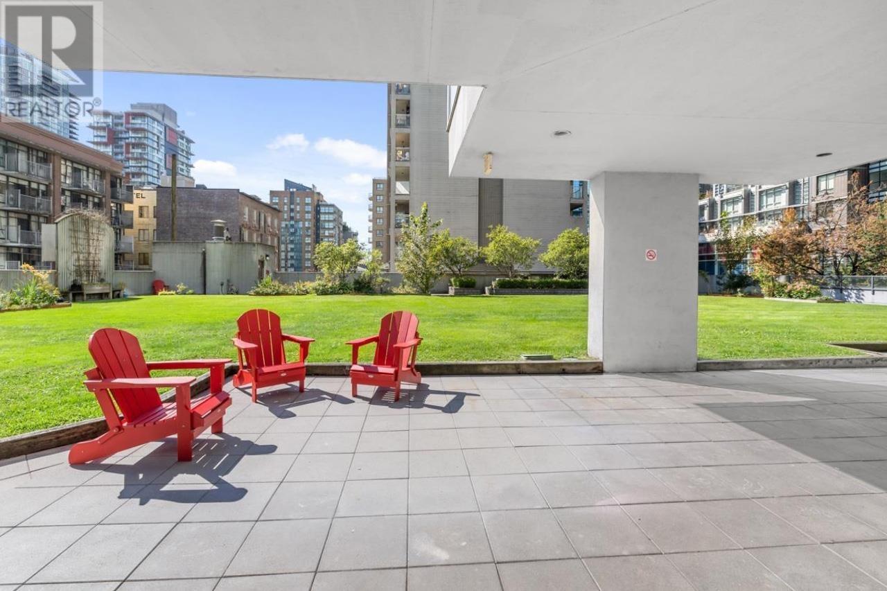 1209 1212 HOWE STREET