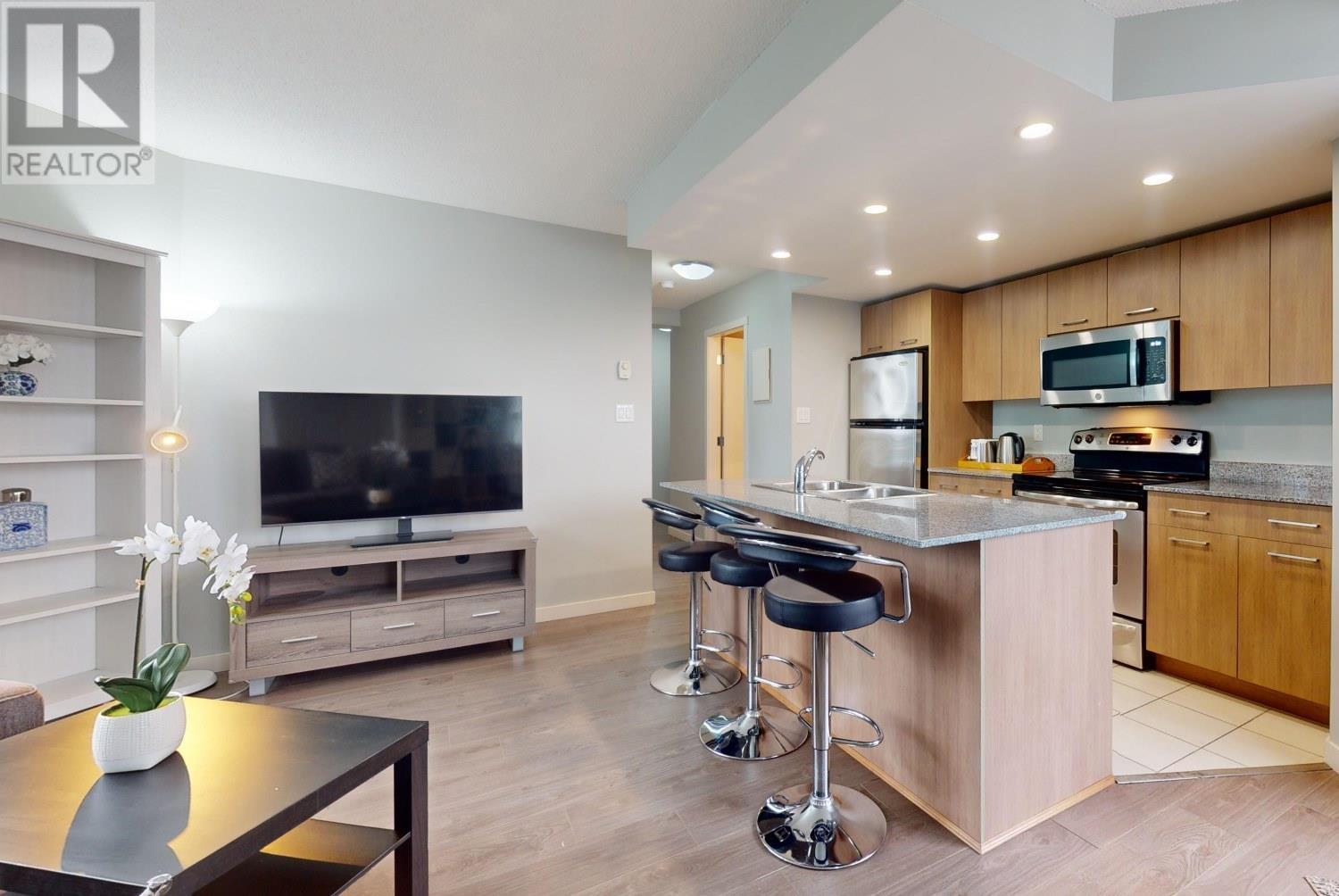 1209 1212 HOWE STREET