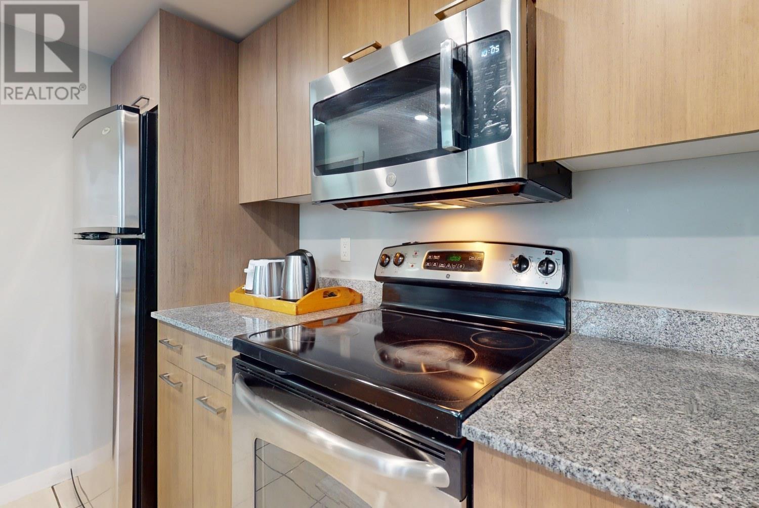 1209 1212 HOWE STREET