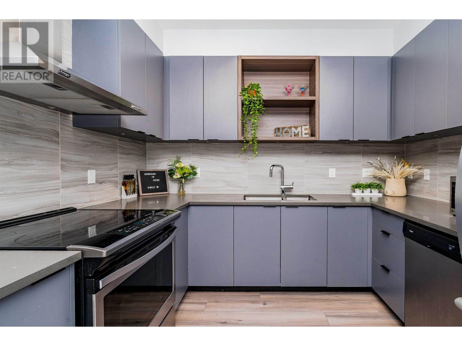 Listing Picture 17 of 40 : Ph50 5355 LANE STREET, Burnaby / 本拿比 - 魯藝地產 Yvonne Lu Group - MLS Medallion Club Member