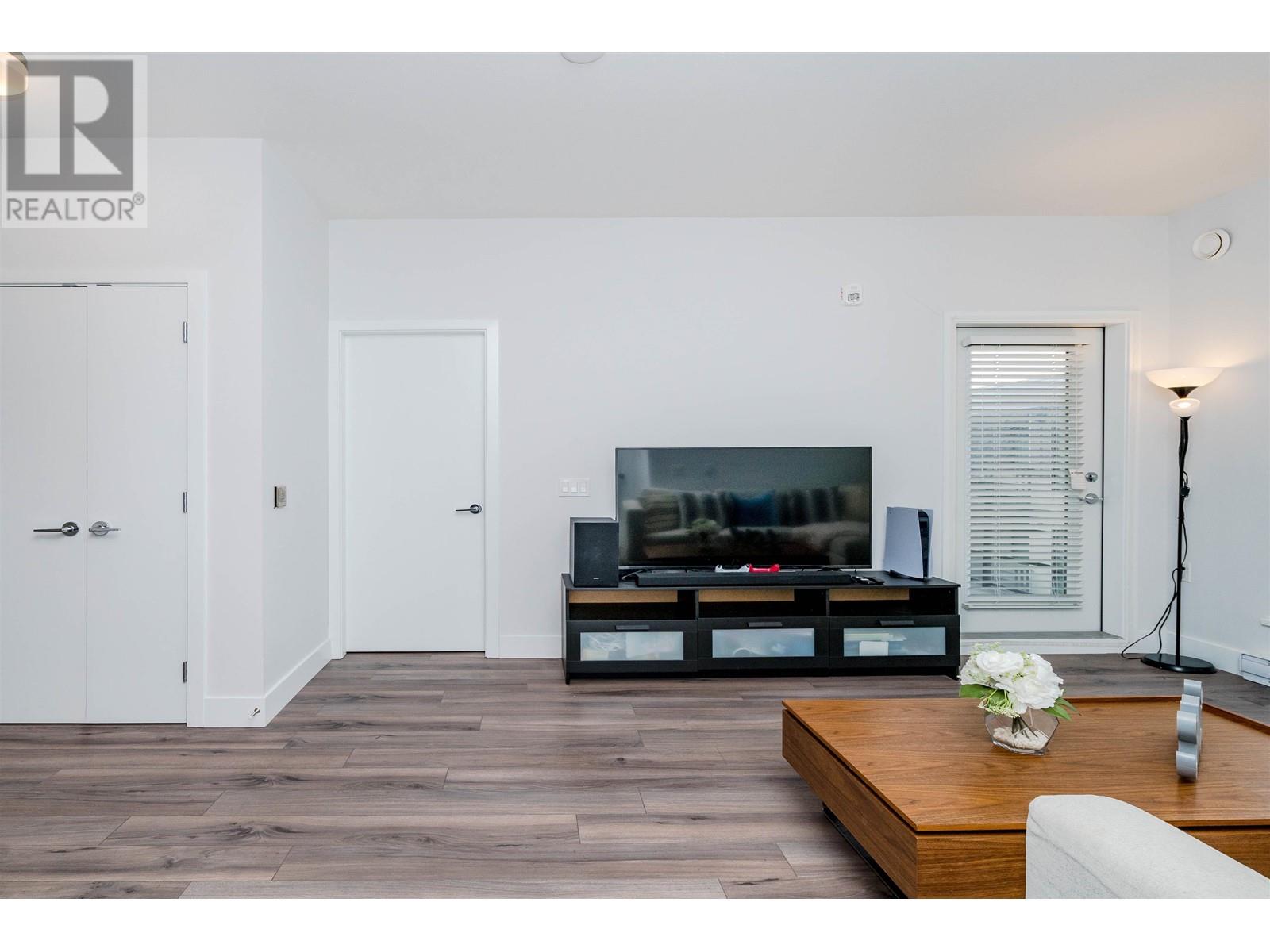 Listing Picture 13 of 40 : Ph50 5355 LANE STREET, Burnaby / 本拿比 - 魯藝地產 Yvonne Lu Group - MLS Medallion Club Member