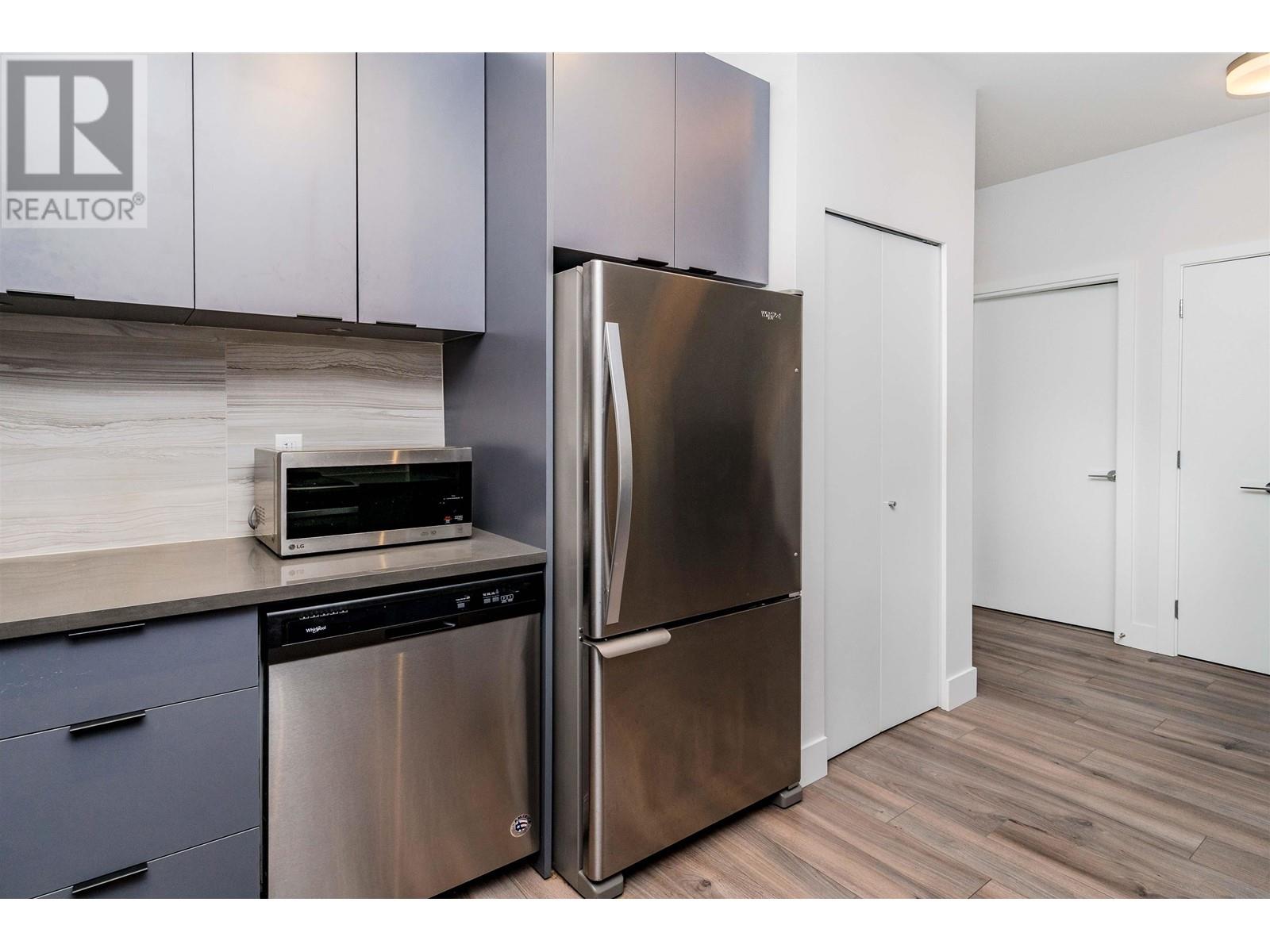 Listing Picture 16 of 40 : Ph50 5355 LANE STREET, Burnaby / 本拿比 - 魯藝地產 Yvonne Lu Group - MLS Medallion Club Member
