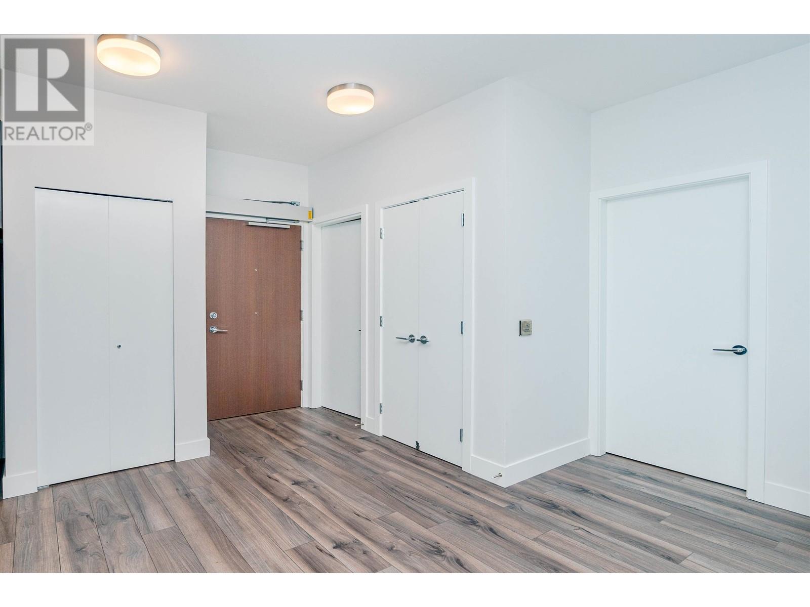 Listing Picture 15 of 40 : Ph50 5355 LANE STREET, Burnaby / 本拿比 - 魯藝地產 Yvonne Lu Group - MLS Medallion Club Member