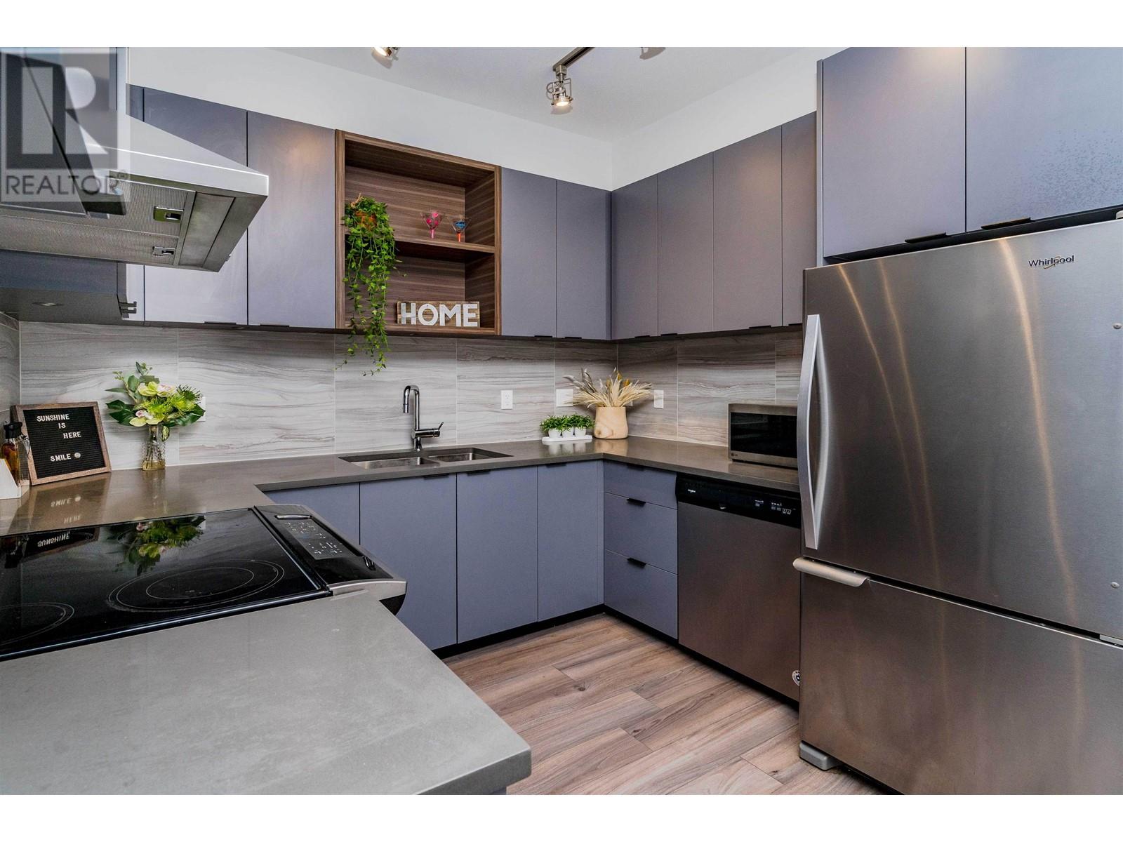 Listing Picture 19 of 40 : Ph50 5355 LANE STREET, Burnaby / 本拿比 - 魯藝地產 Yvonne Lu Group - MLS Medallion Club Member