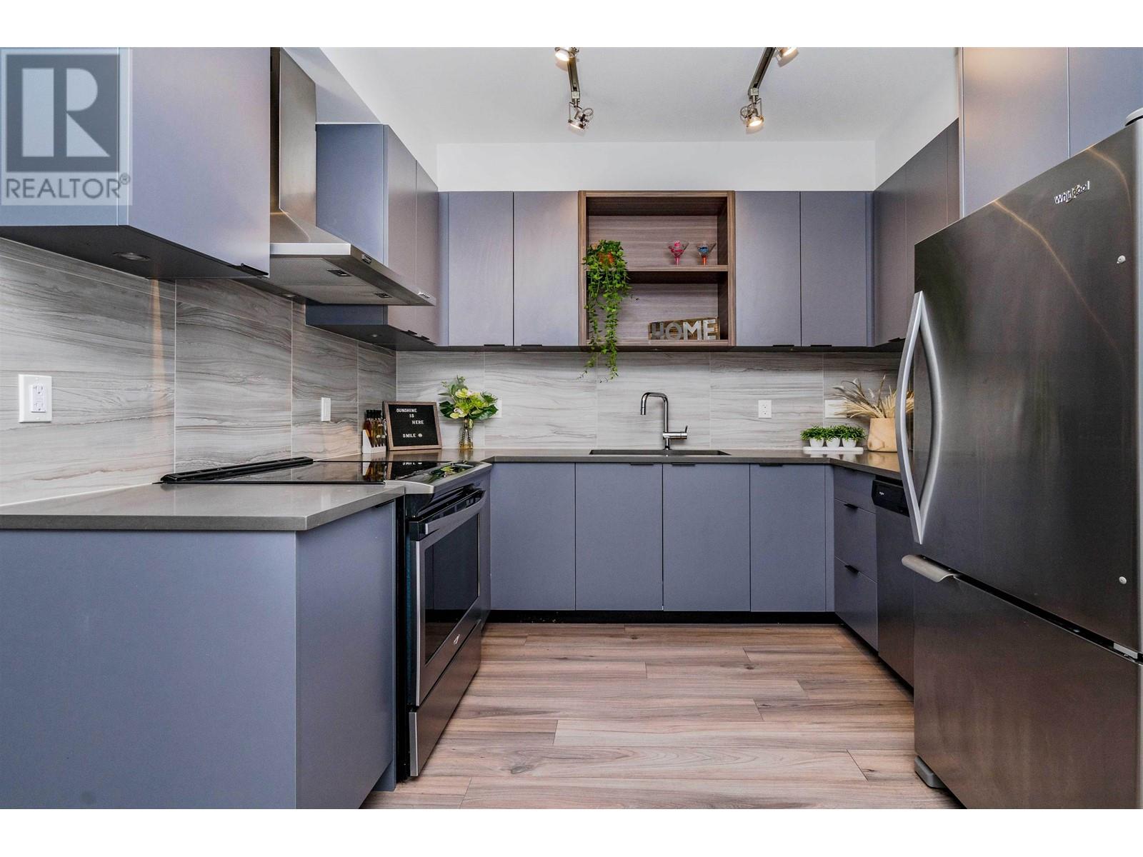 Listing Picture 18 of 40 : Ph50 5355 LANE STREET, Burnaby / 本拿比 - 魯藝地產 Yvonne Lu Group - MLS Medallion Club Member