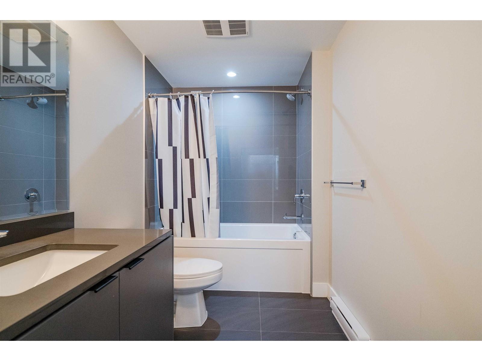 Listing Picture 24 of 40 : Ph50 5355 LANE STREET, Burnaby / 本拿比 - 魯藝地產 Yvonne Lu Group - MLS Medallion Club Member