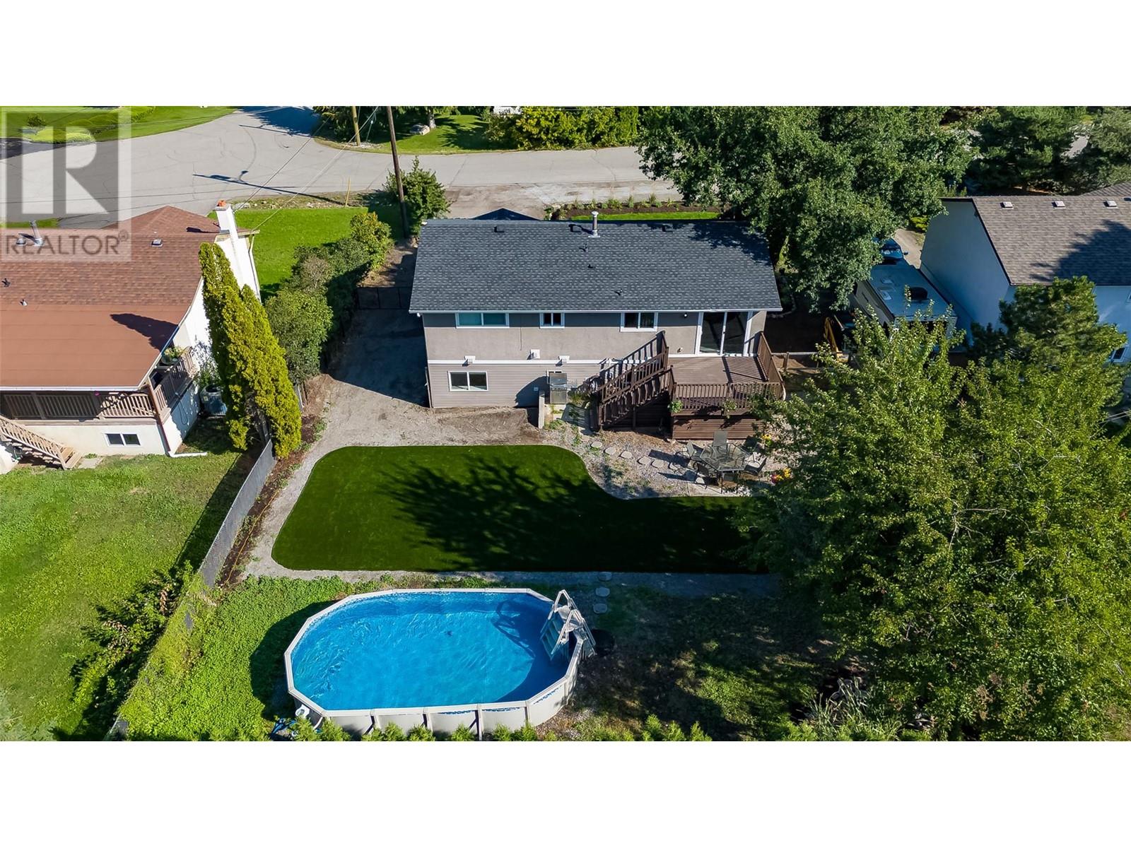 Property at 4741 Parkdale Crescent image 2