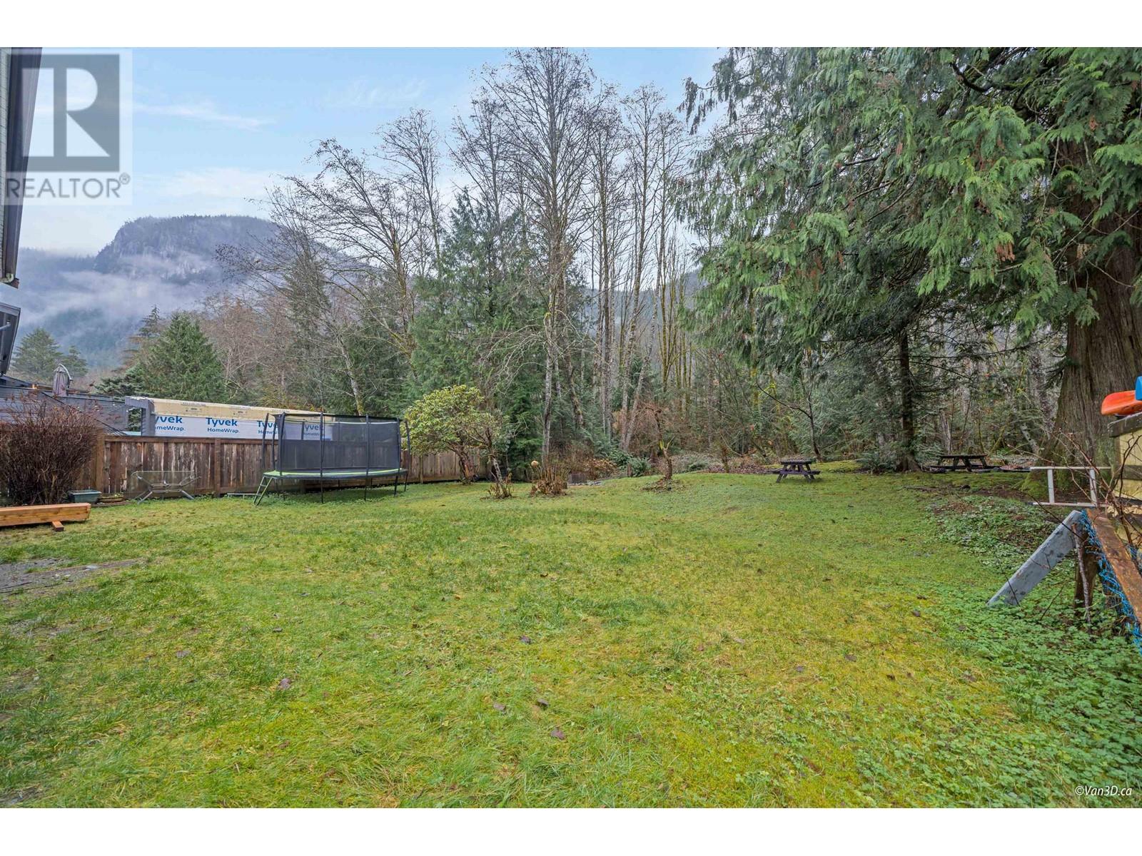 37968 Magnolia Crescent, Squamish, British Columbia  V8B 0X7 - Photo 3 - R2956367