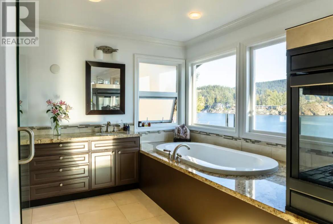 4725 Strathcona Road, North Vancouver, British Columbia  V7G 1G9 - Photo 11 - R2956337
