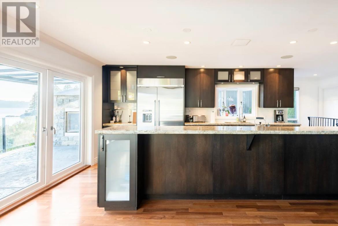 4725 Strathcona Road, North Vancouver, British Columbia  V7G 1G9 - Photo 3 - R2956337