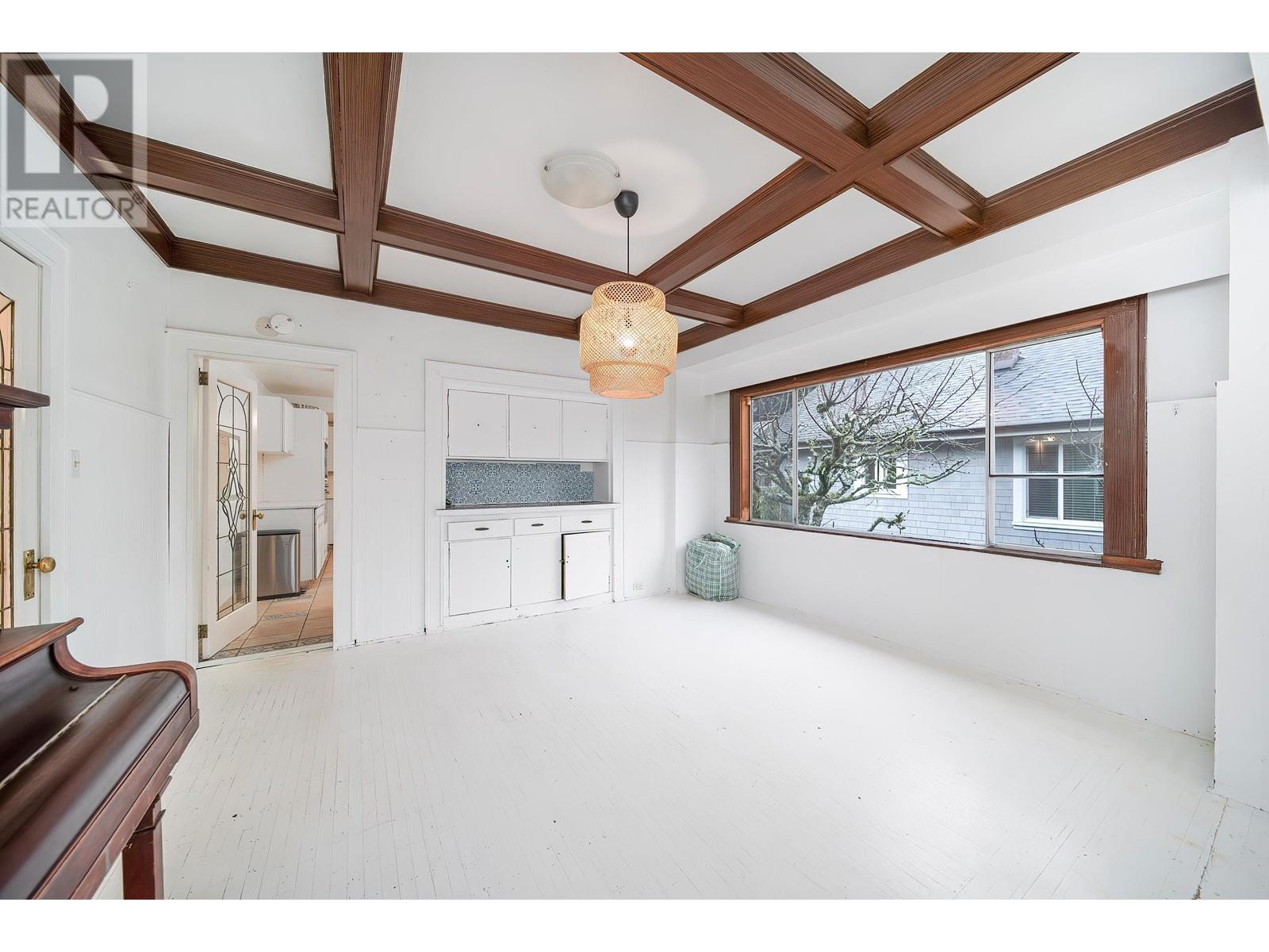 Property at 3045 5TH AVENUE image 5