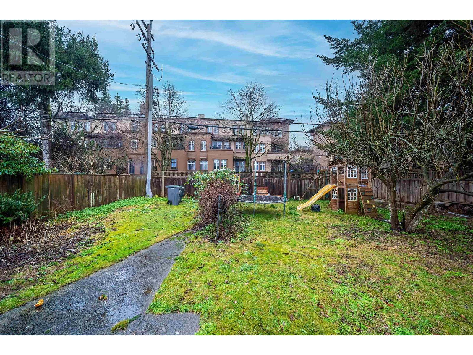 Property at 3045 5TH AVENUE image 4