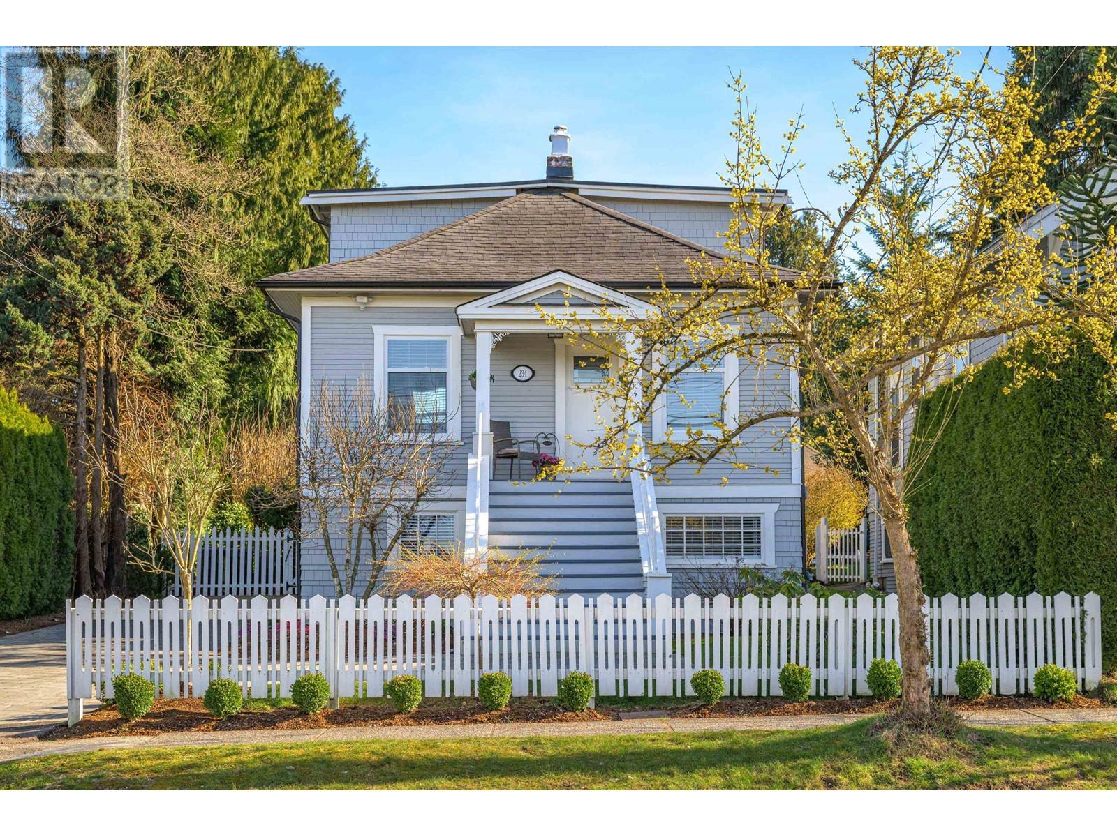 234 Eighth Avenue, New Westminster, British Columbia  V3L 1Y2 - Photo 1 - R2956050