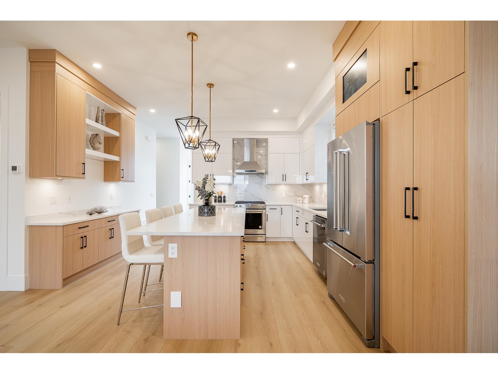 Property at 16681 16 AVENUE image 4