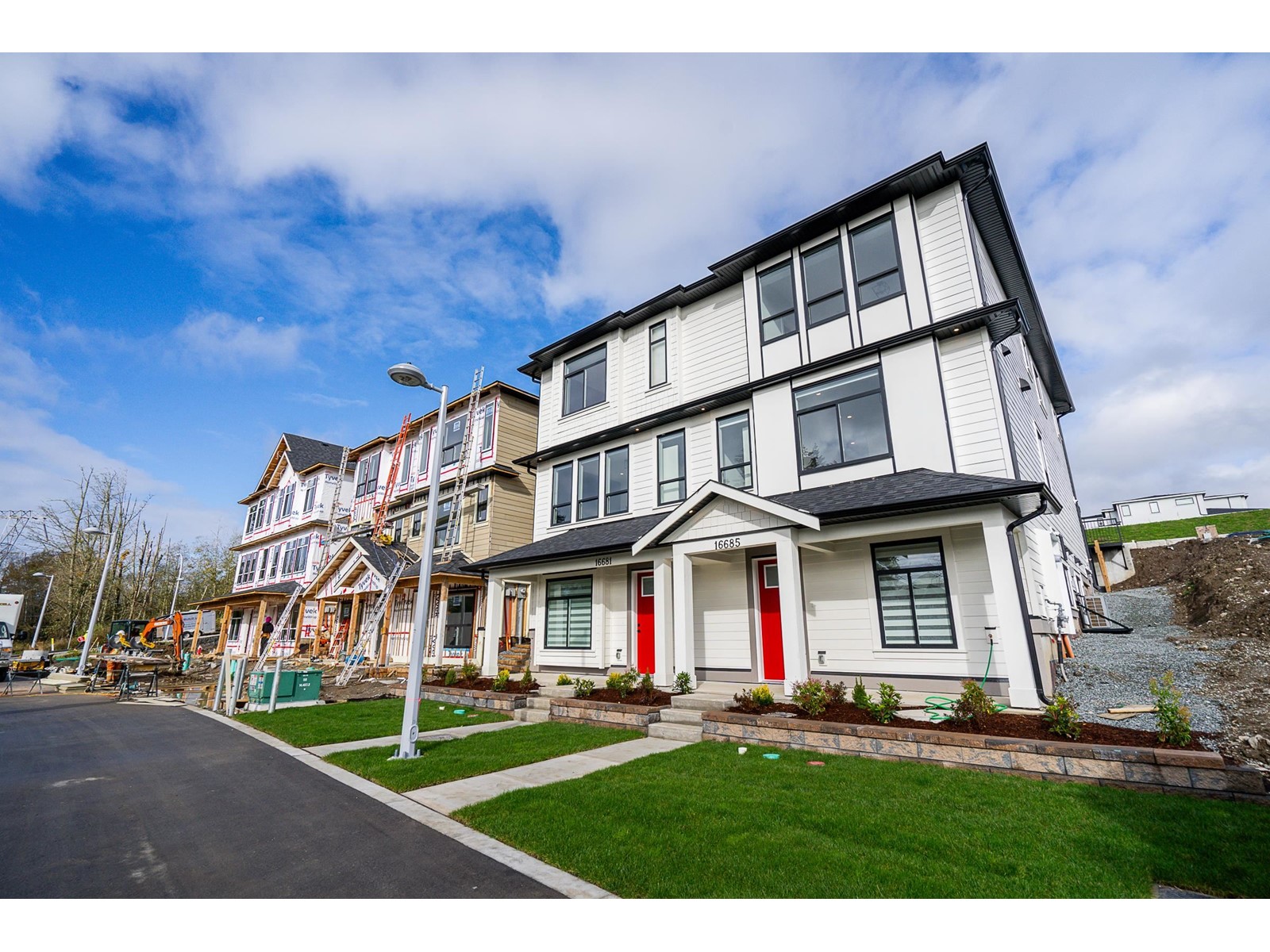 Property at 16681 16 AVENUE image 1