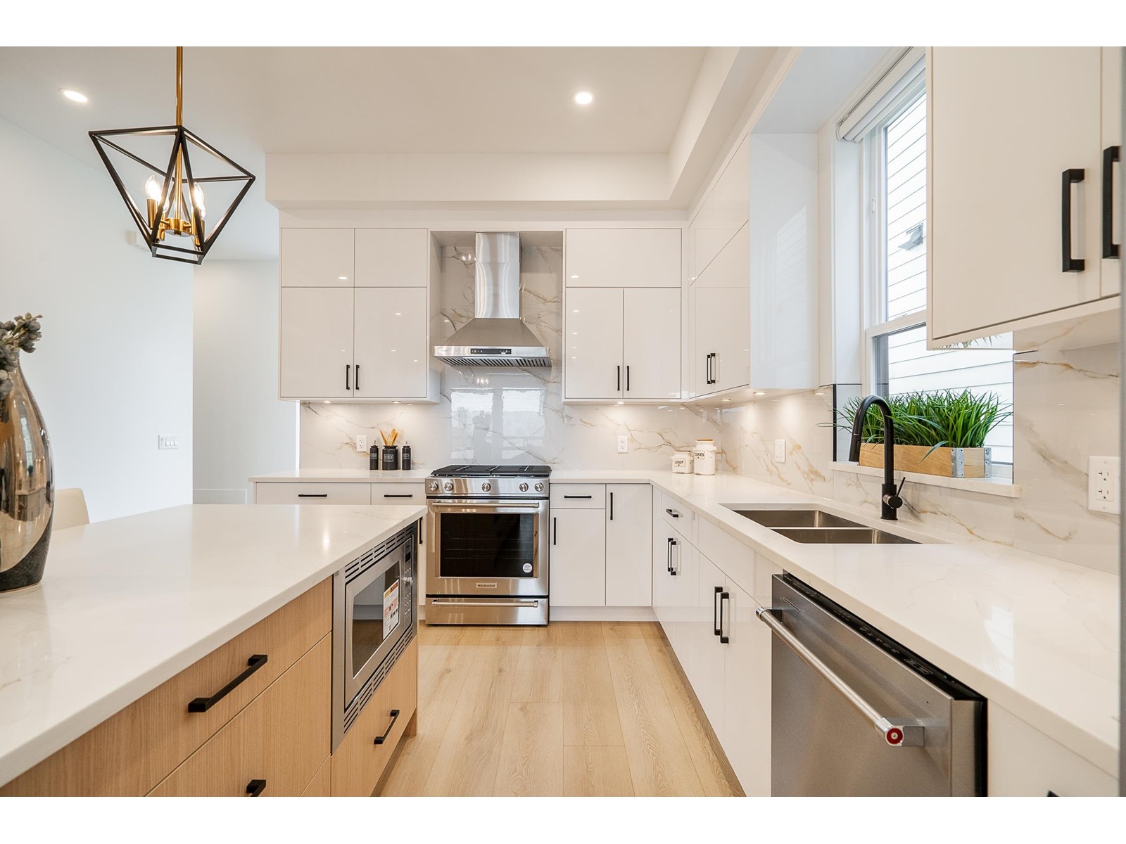 16681 16 Avenue, Surrey, British Columbia  V3S 9X7 - Photo 6 - R2956406