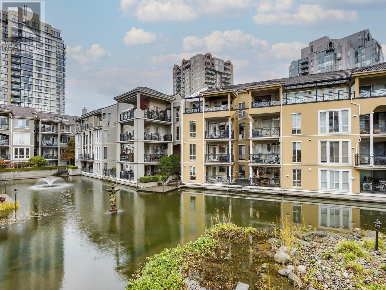 209 2 Renaissance Square, New Westminster, British Columbia  V3M 6K3 - Photo 4 - R2956185