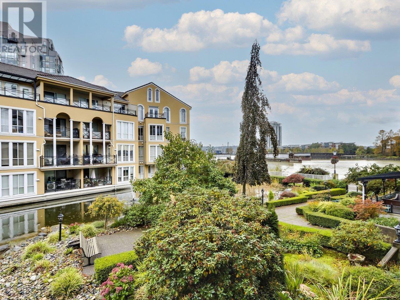 209 2 Renaissance Square, New Westminster, British Columbia  V3M 6K3 - Photo 2 - R2956185
