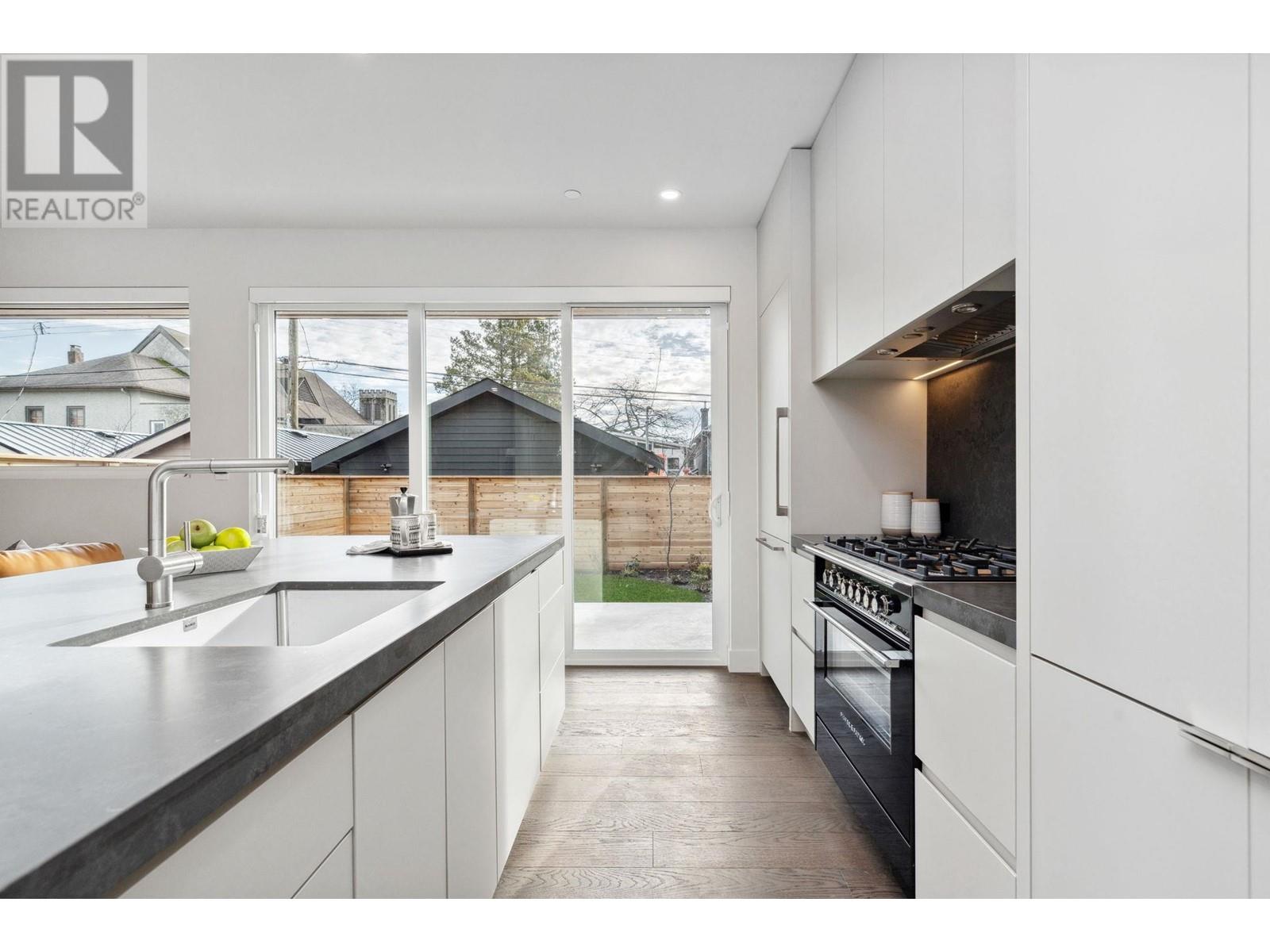 Listing Picture 11 of 40 : 2 620 E 46TH AVENUE, Vancouver / 溫哥華 - 魯藝地產 Yvonne Lu Group - MLS Medallion Club Member