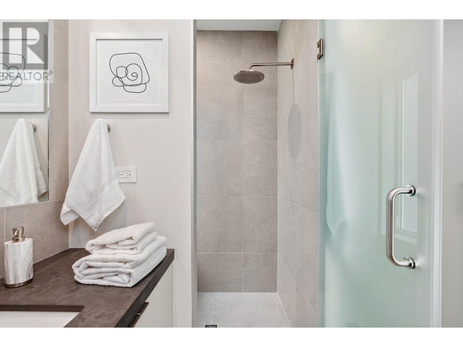 Listing Picture 34 of 40 : 2 620 E 46TH AVENUE, Vancouver / 溫哥華 - 魯藝地產 Yvonne Lu Group - MLS Medallion Club Member