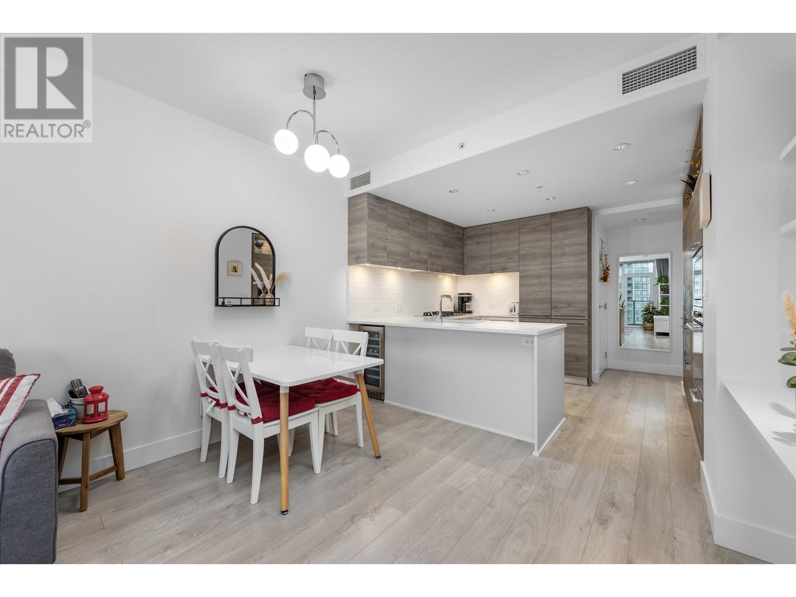 1711 7388 Kingsway Street, Burnaby, British Columbia  V3N 0G9 - Photo 4 - R2956422