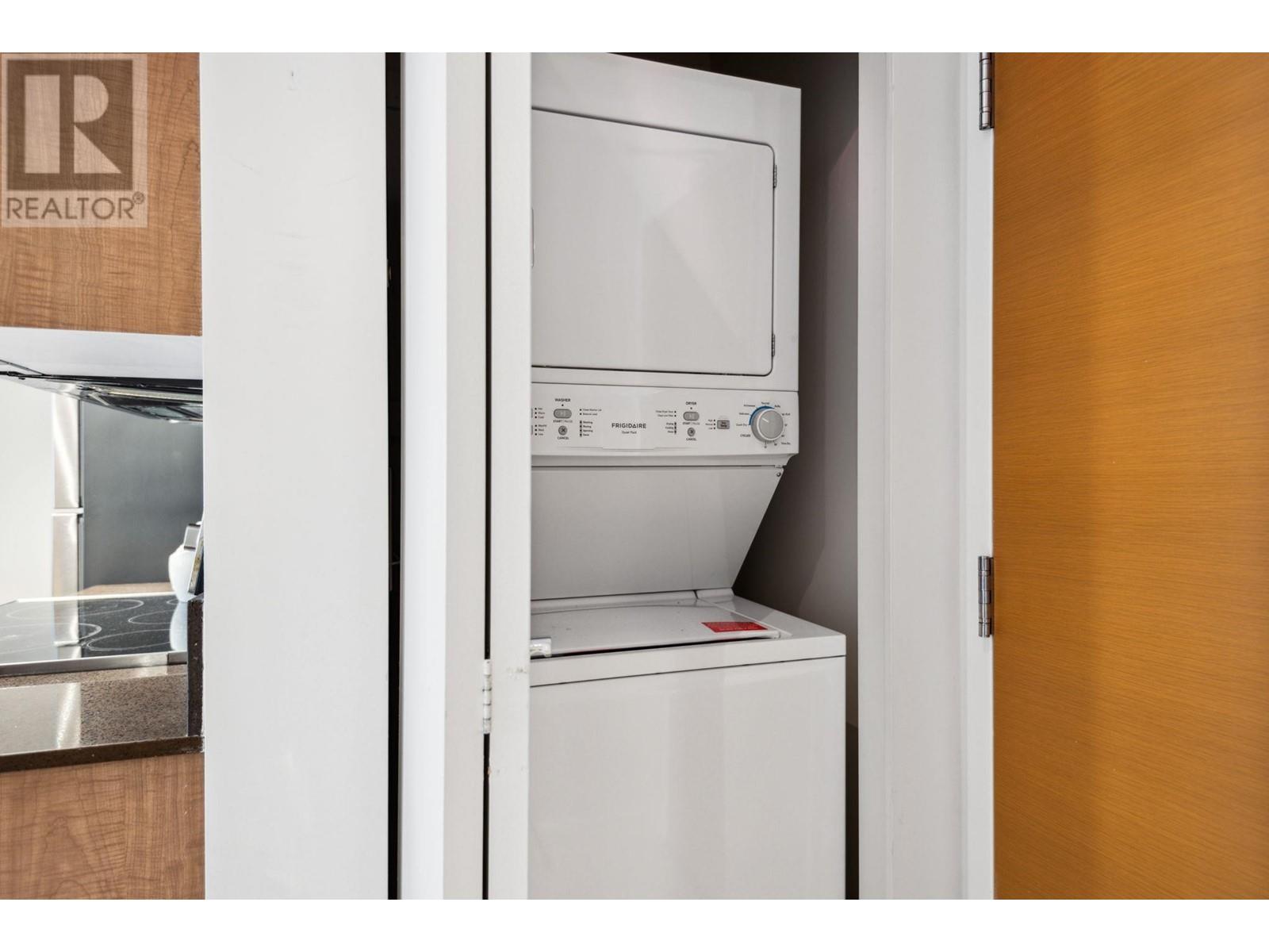 Listing Picture 15 of 27 : 904 977 MAINLAND STREET, Vancouver / 溫哥華 - 魯藝地產 Yvonne Lu Group - MLS Medallion Club Member