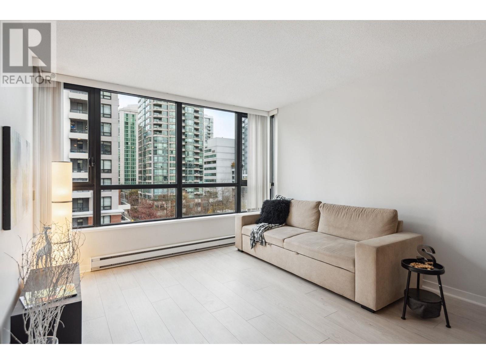 Listing Picture 3 of 27 : 904 977 MAINLAND STREET, Vancouver / 溫哥華 - 魯藝地產 Yvonne Lu Group - MLS Medallion Club Member