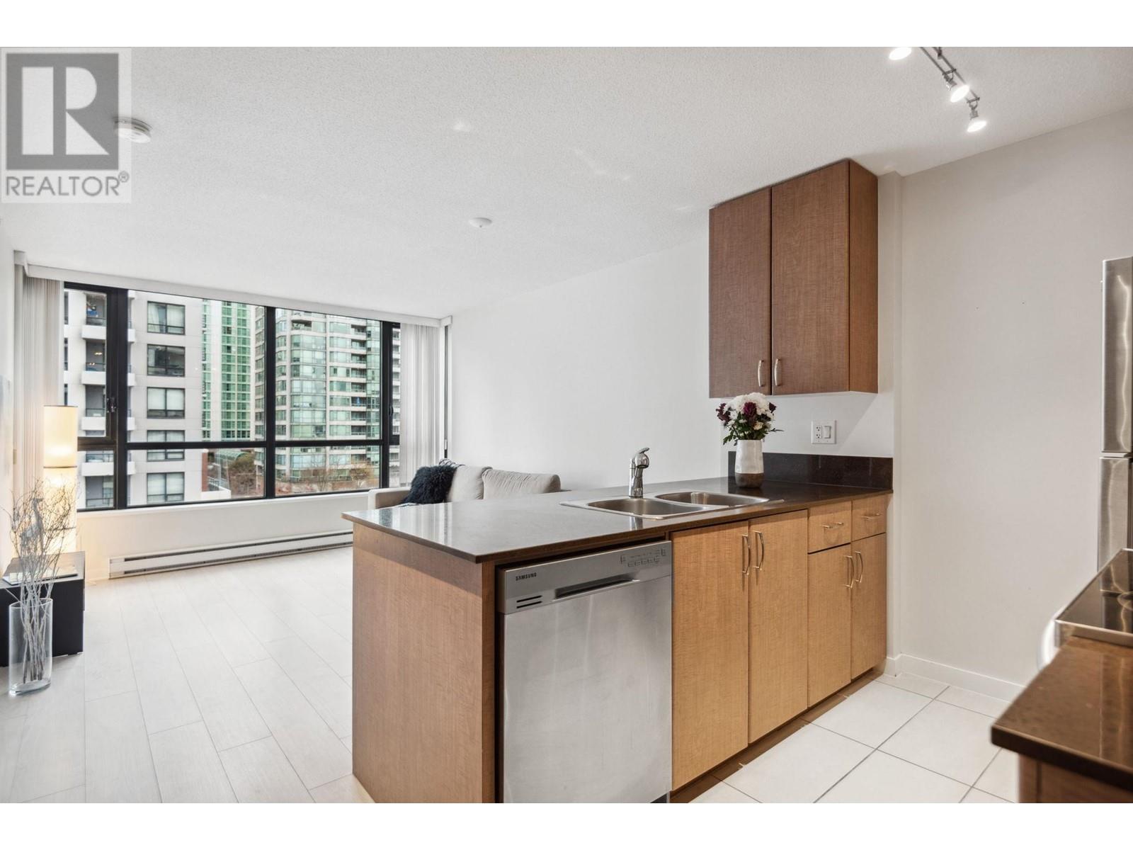 Listing Picture 7 of 27 : 904 977 MAINLAND STREET, Vancouver / 溫哥華 - 魯藝地產 Yvonne Lu Group - MLS Medallion Club Member