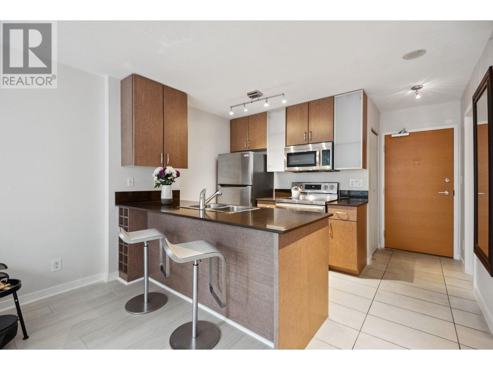 Listing Picture 8 of 27 : 904 977 MAINLAND STREET, Vancouver / 溫哥華 - 魯藝地產 Yvonne Lu Group - MLS Medallion Club Member