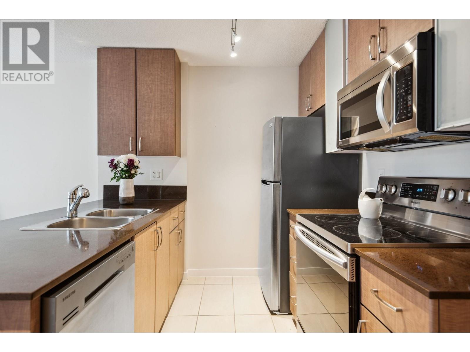 Listing Picture 9 of 27 : 904 977 MAINLAND STREET, Vancouver / 溫哥華 - 魯藝地產 Yvonne Lu Group - MLS Medallion Club Member