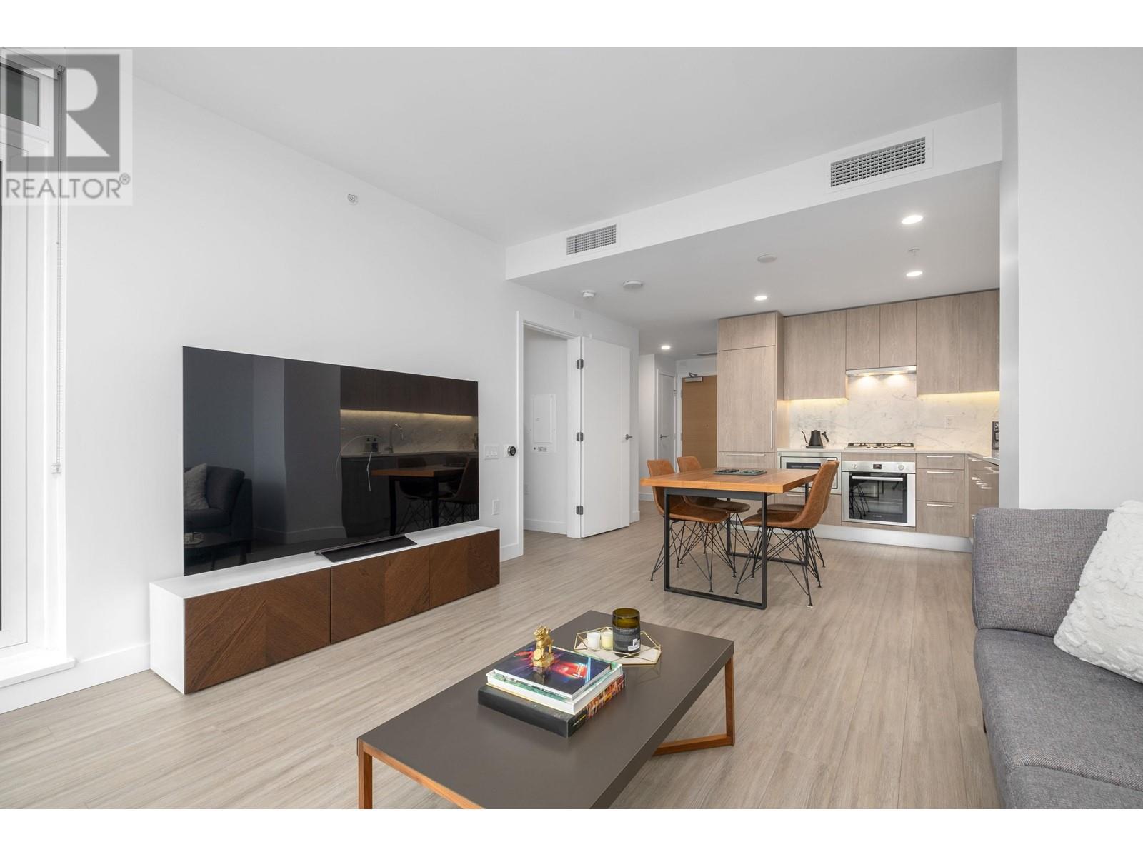 802 6398 SILVER AVENUE, Burnaby, British Columbia