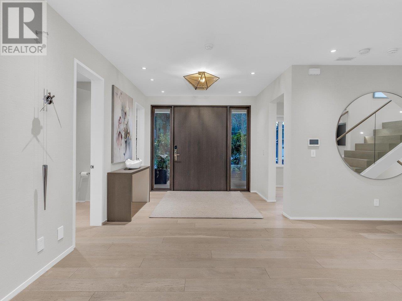 960 Essex Road, North Vancouver, British Columbia  V7R 1V9 - Photo 5 - R2956311