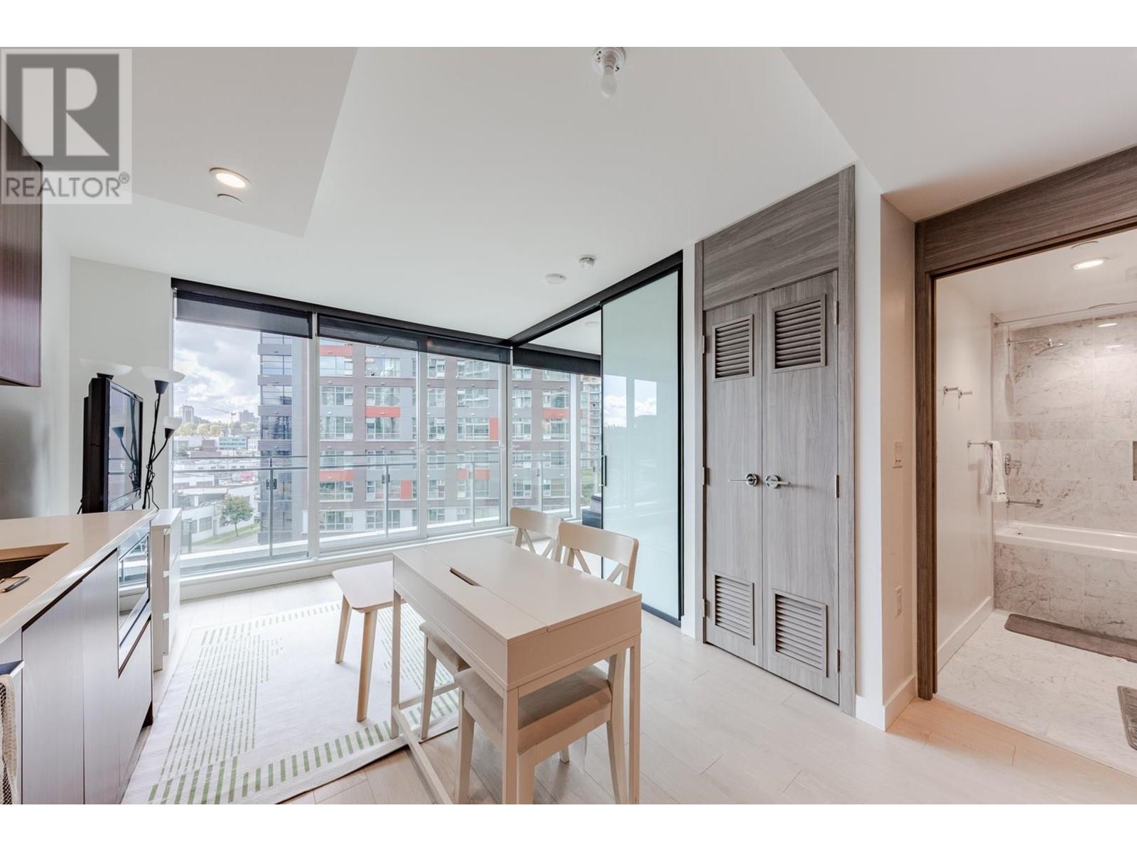 718 1768 Cook Street, Vancouver, British Columbia V5Y 0N3 - Photo 5 - R2956395