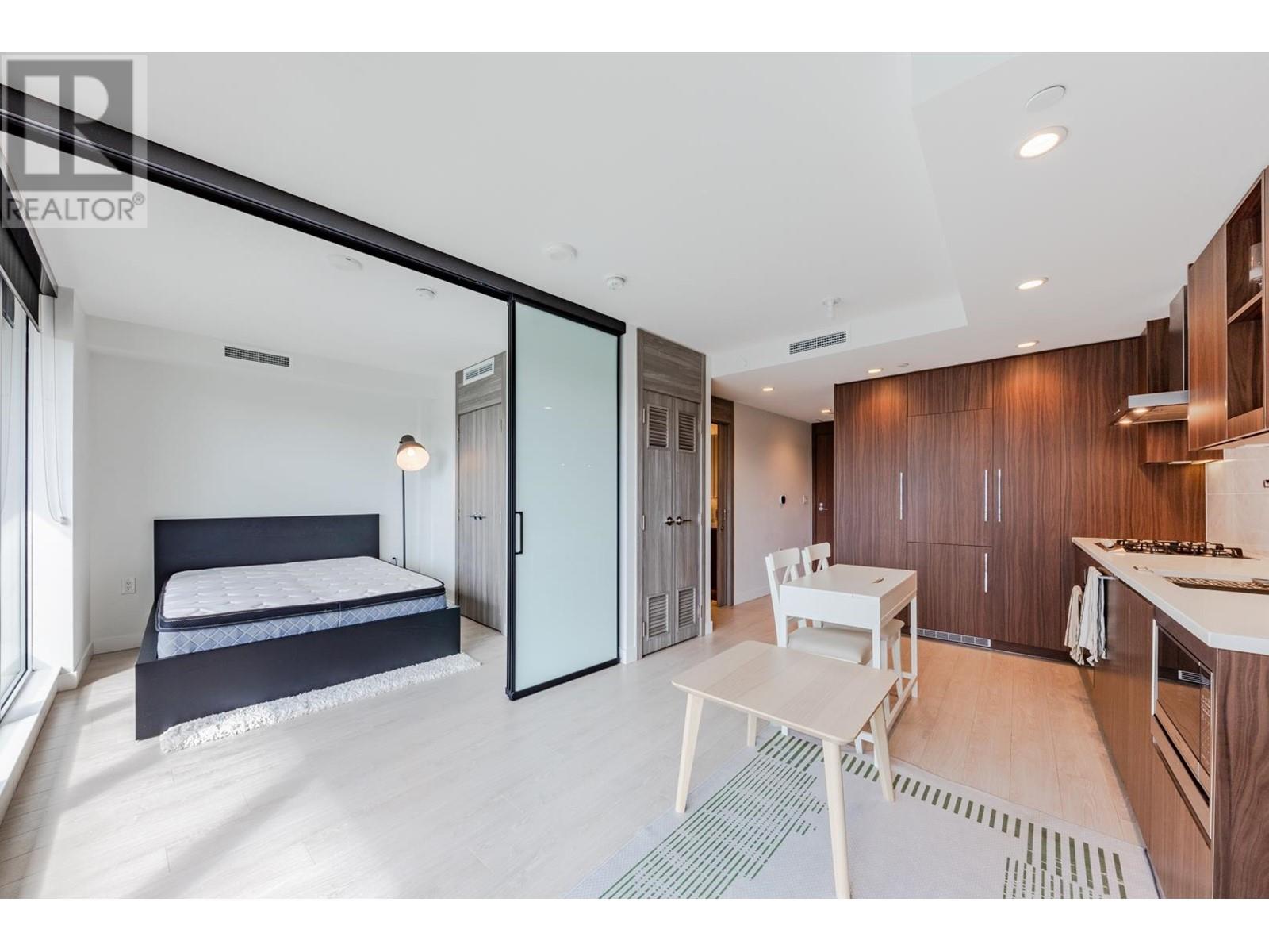 718 1768 Cook Street, Vancouver, British Columbia V5Y 0N3 - Photo 4 - R2956395