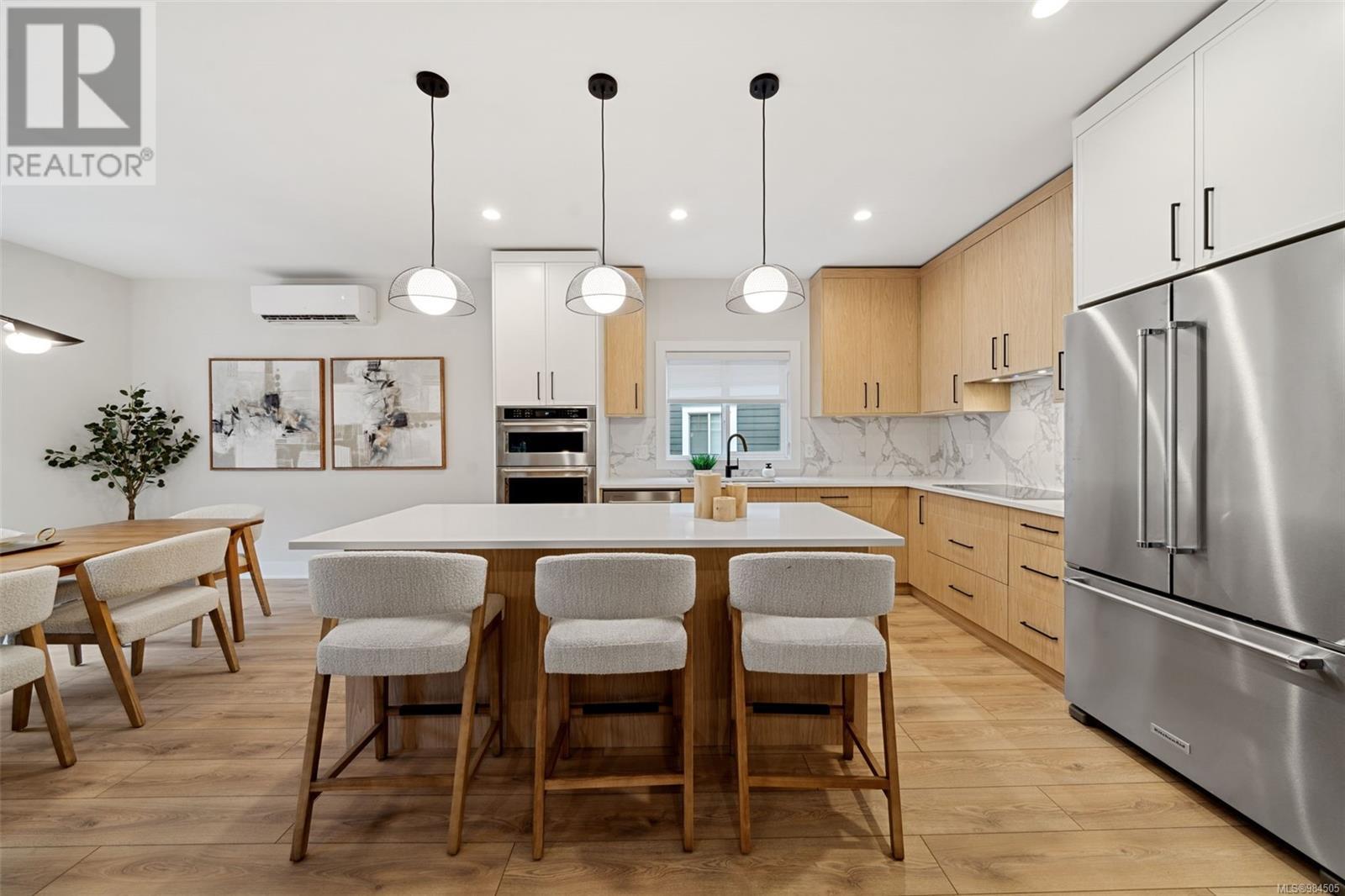 Property at 421 Rock Dove Pl image 3