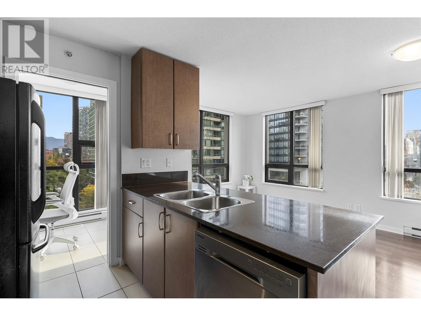 Listing Picture 4 of 23 : 1102 909 MAINLAND STREET, Vancouver / 溫哥華 - 魯藝地產 Yvonne Lu Group - MLS Medallion Club Member