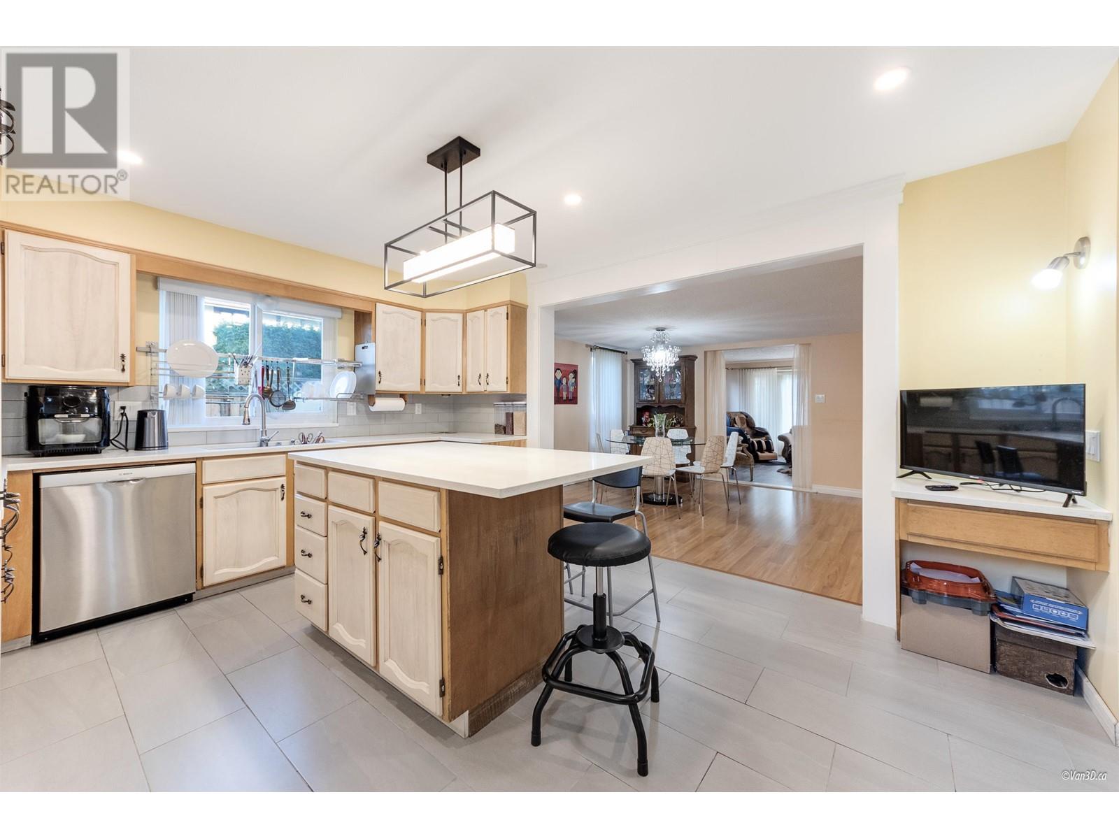 Listing Picture 7 of 29 : 4328 FORTUNE AVENUE, Richmond / 烈治文 - 魯藝地產 Yvonne Lu Group - MLS Medallion Club Member