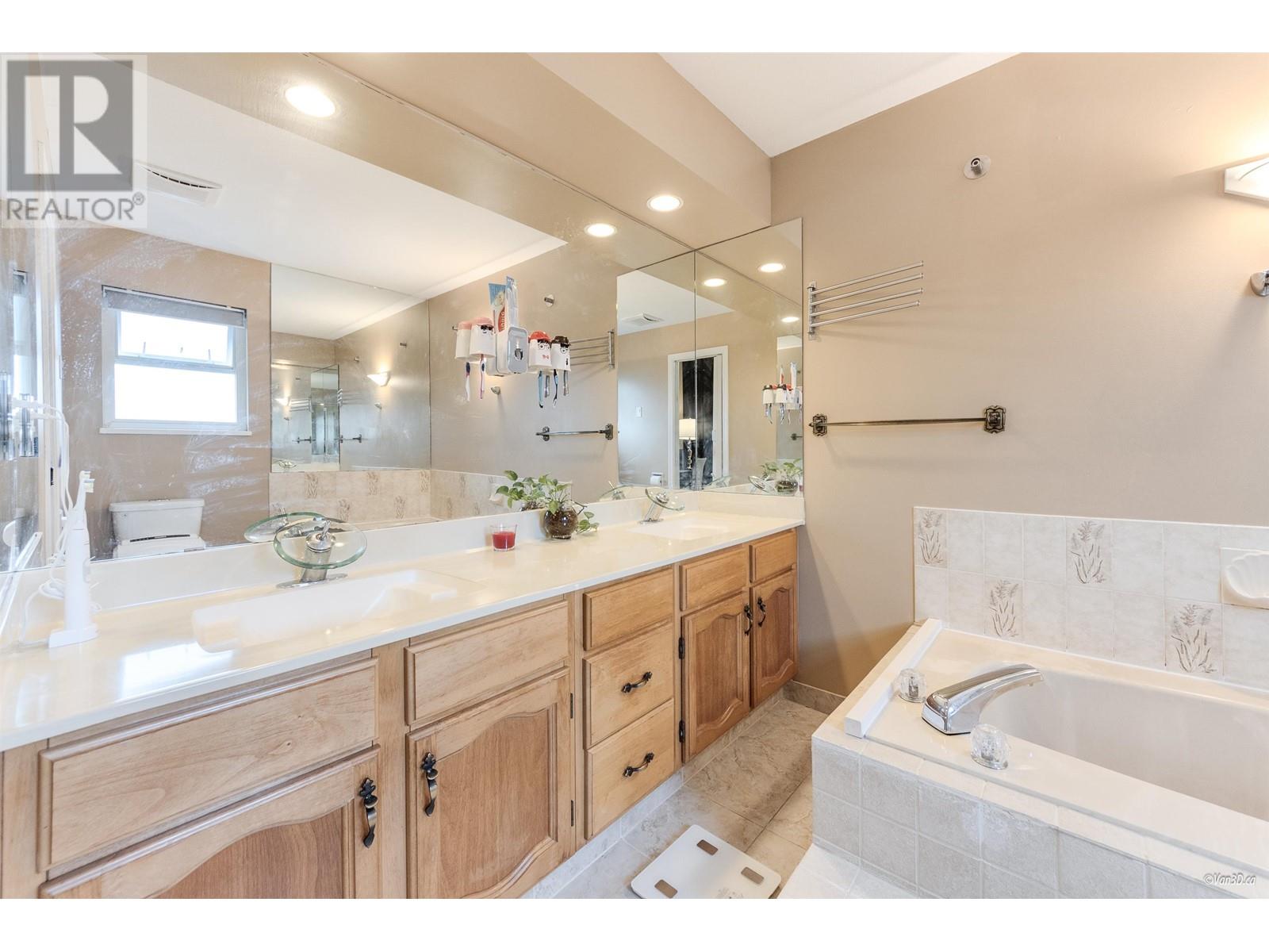 Listing Picture 21 of 29 : 4328 FORTUNE AVENUE, Richmond / 烈治文 - 魯藝地產 Yvonne Lu Group - MLS Medallion Club Member