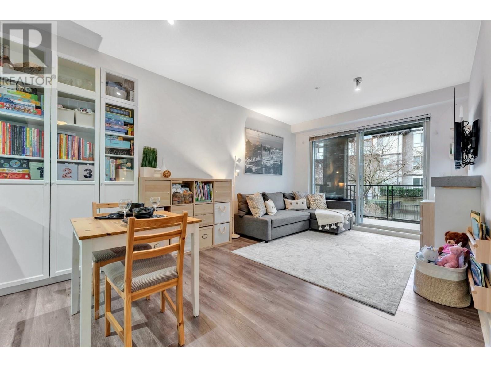 Listing Picture 9 of 31 : 308 7478 BYRNEPARK WALK, Burnaby / 本拿比 - 魯藝地產 Yvonne Lu Group - MLS Medallion Club Member