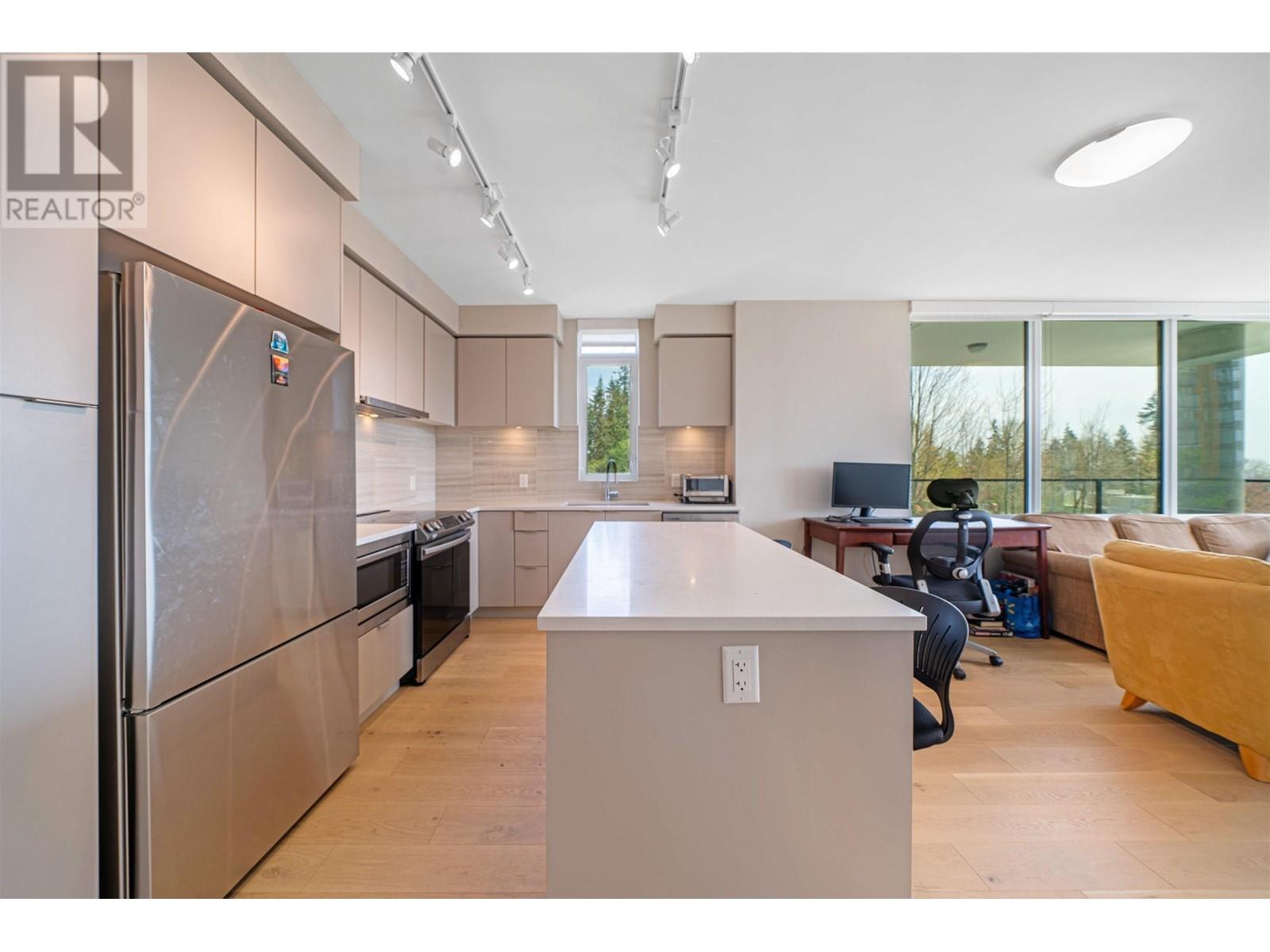 Listing Picture 2 of 27 : 504 8761 UNIVERSITY CRESCENT, Burnaby / 本拿比 - 魯藝地產 Yvonne Lu Group - MLS Medallion Club Member