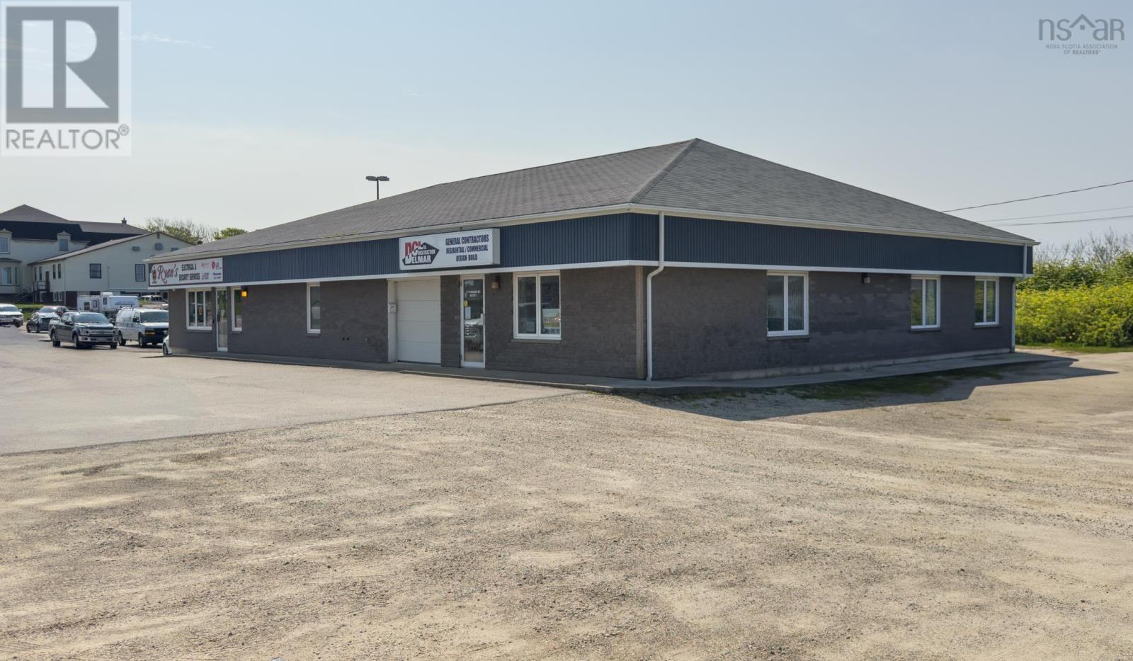 77 Parade Street, Yarmouth, Nova Scotia  B5A 3B3 - Photo 3 - 202500890