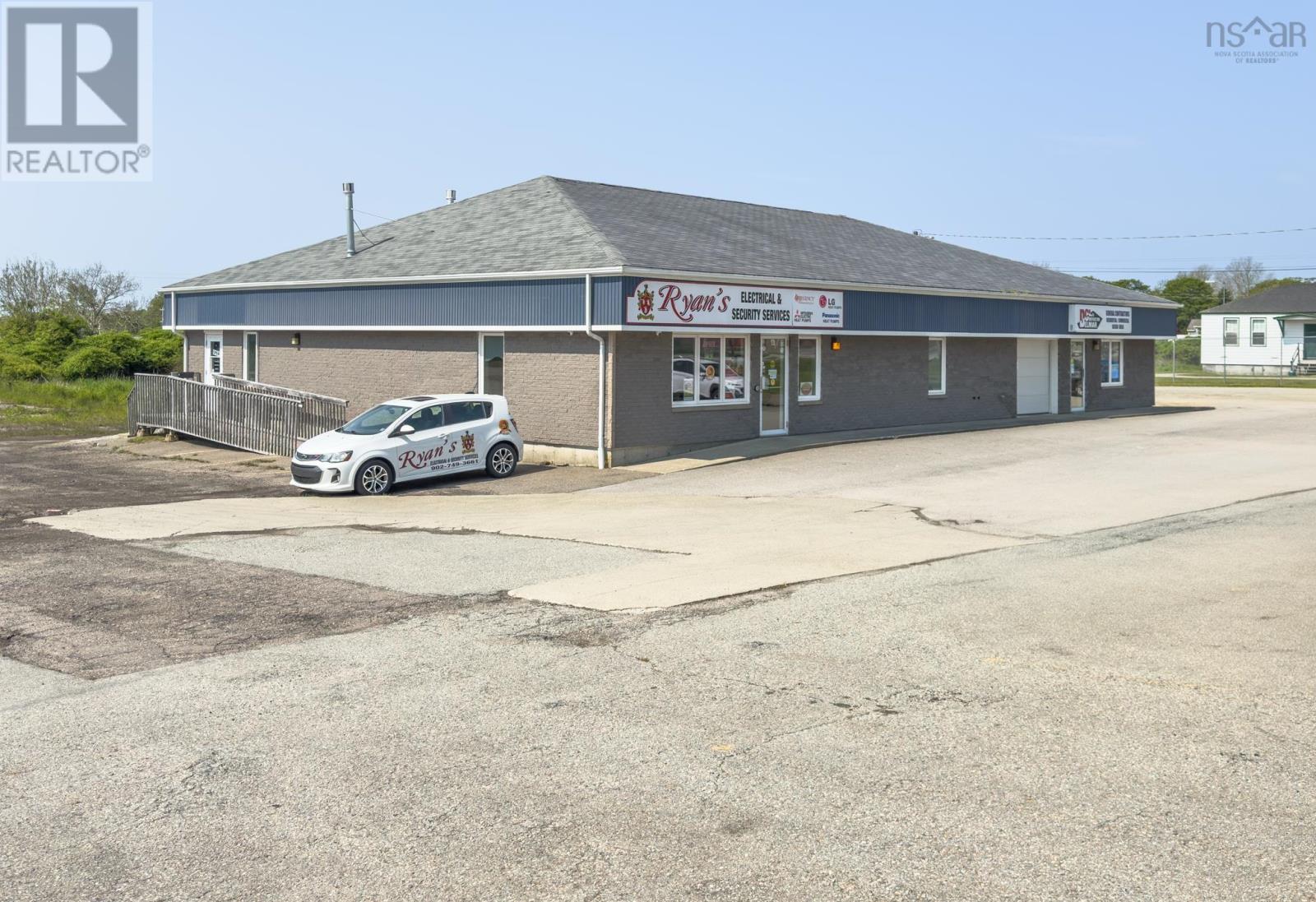 77 Parade Street, Yarmouth, Nova Scotia  B5A 3B3 - Photo 4 - 202500890